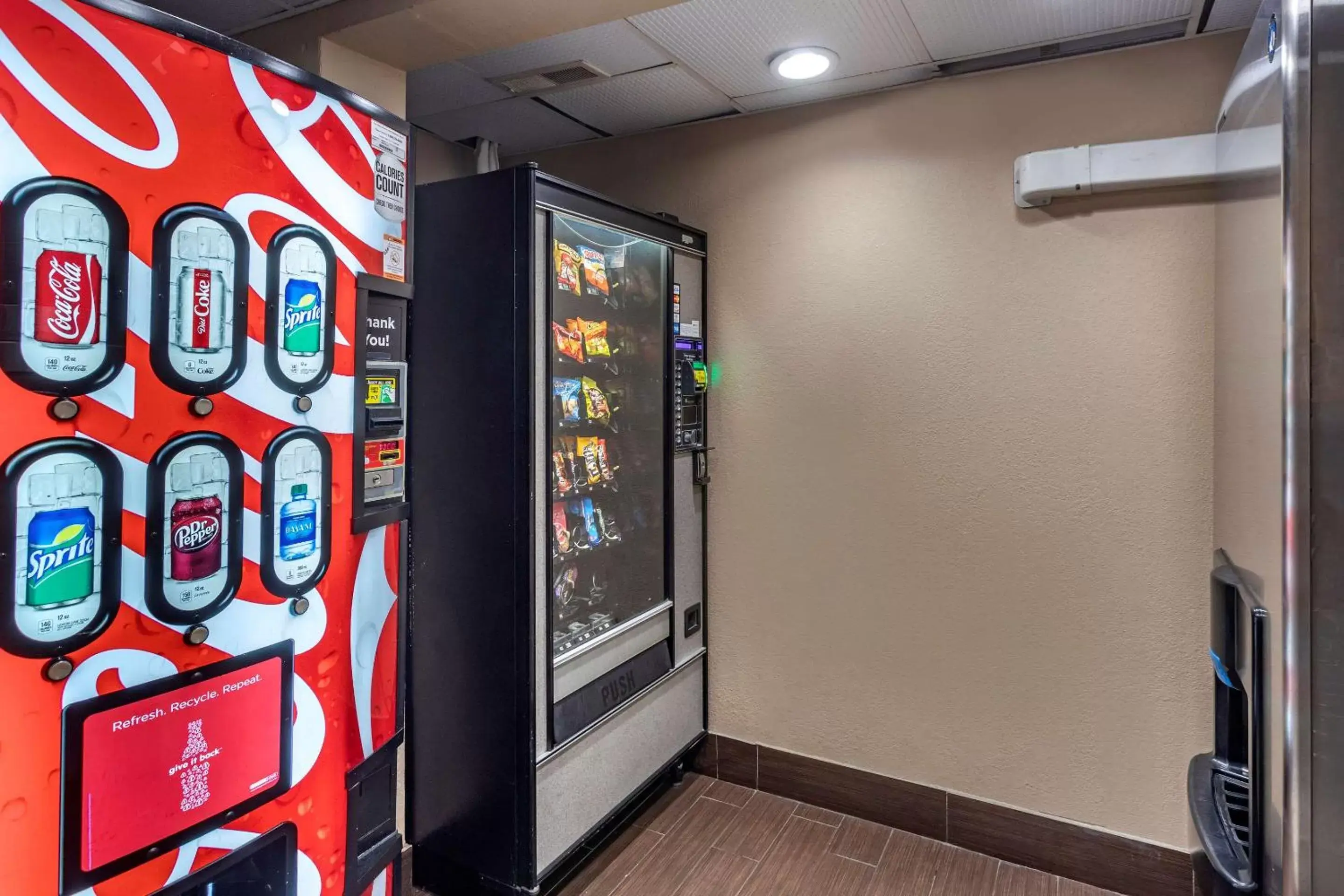vending machine, Supermarket/Shops in Comfort Inn Nashville West