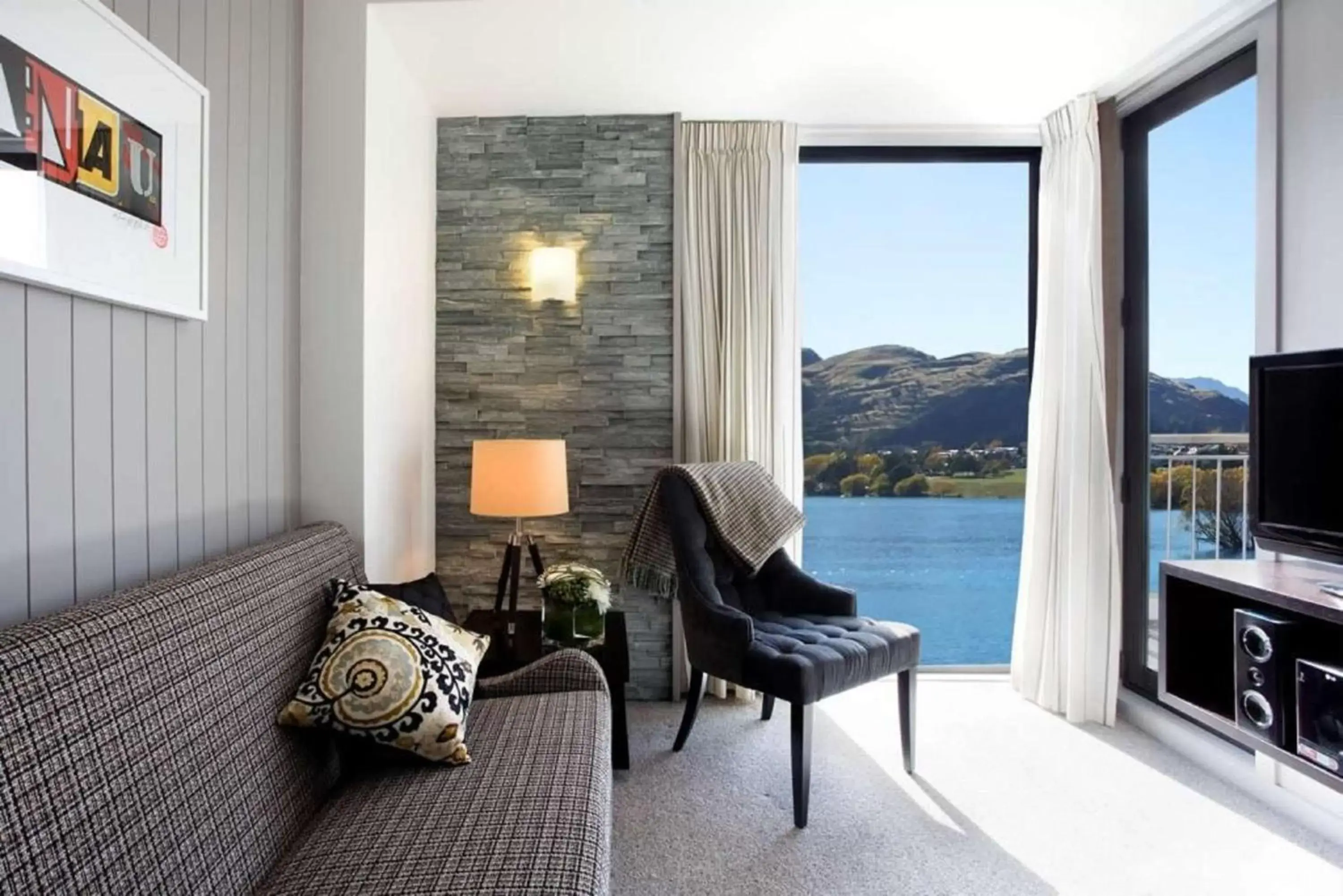 Bedroom, Seating Area in DoubleTree by Hilton Queenstown