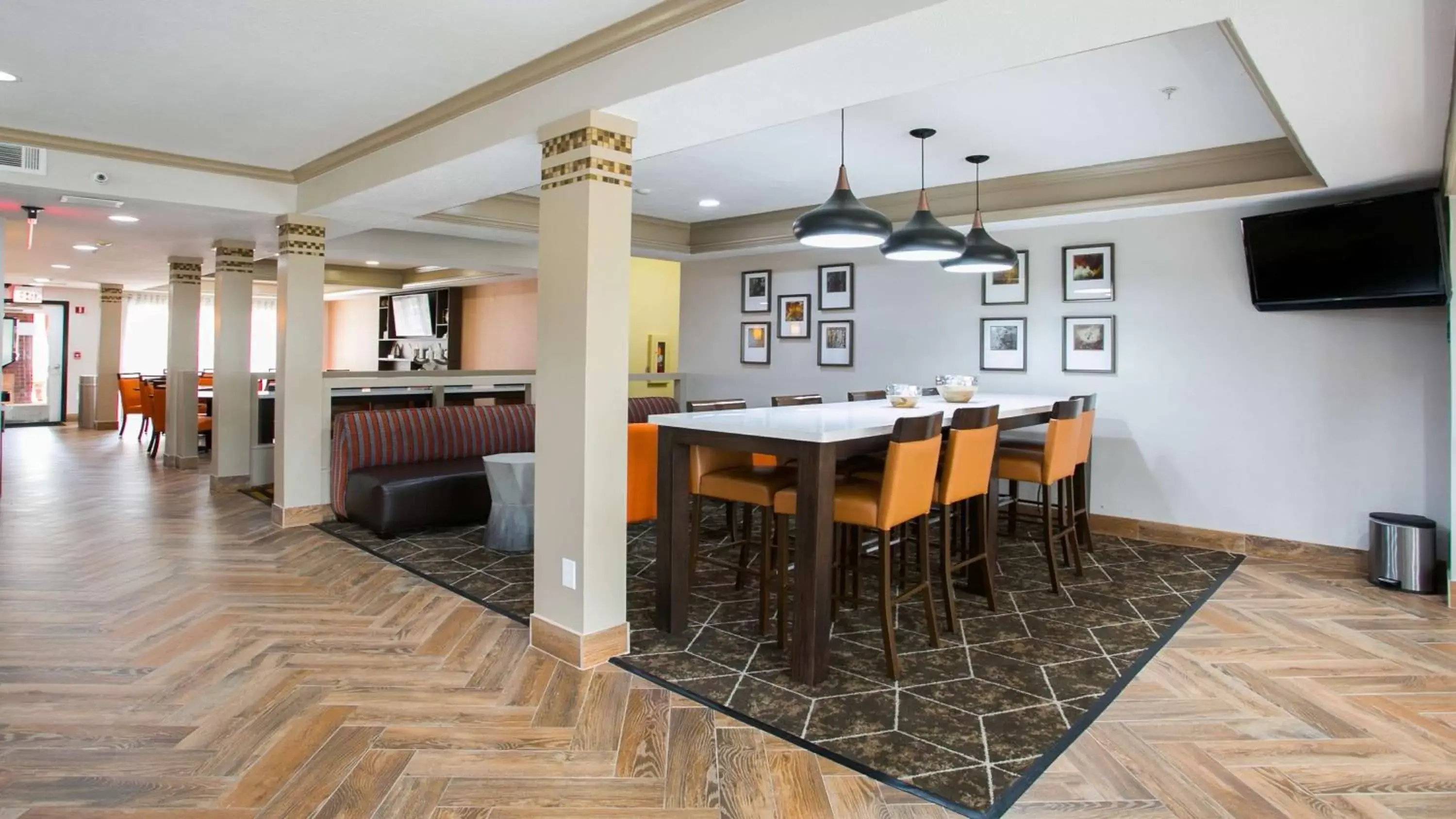 Lobby or reception, Dining Area in Best Western Plus Addison/Dallas Hotel