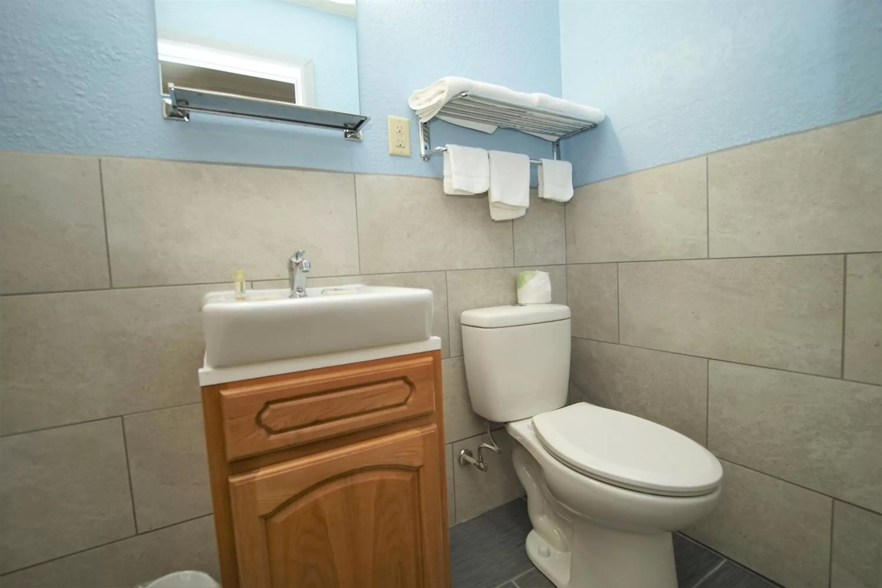 Bathroom in Royal Inn Hudson I-94
