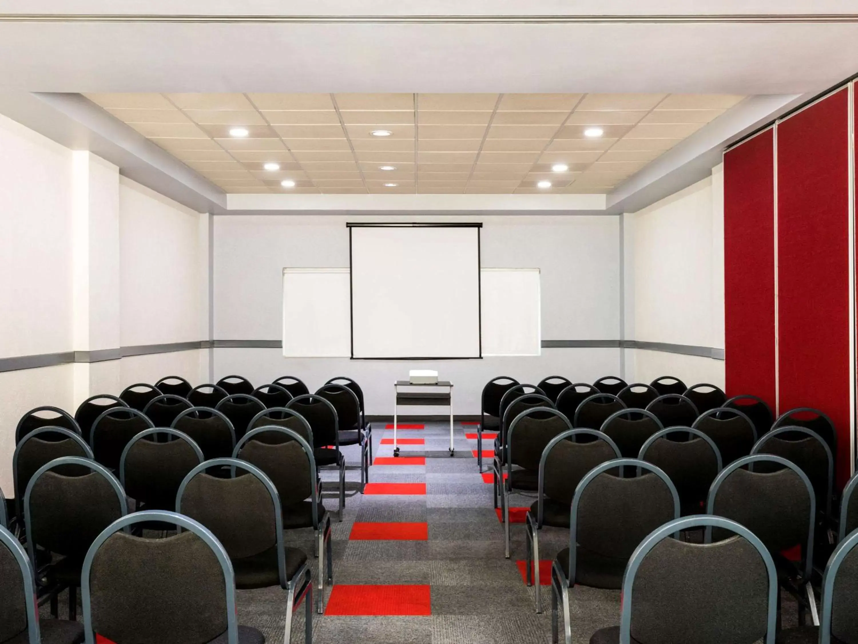 On site, Business Area/Conference Room in Ibis Guadalajara Expo