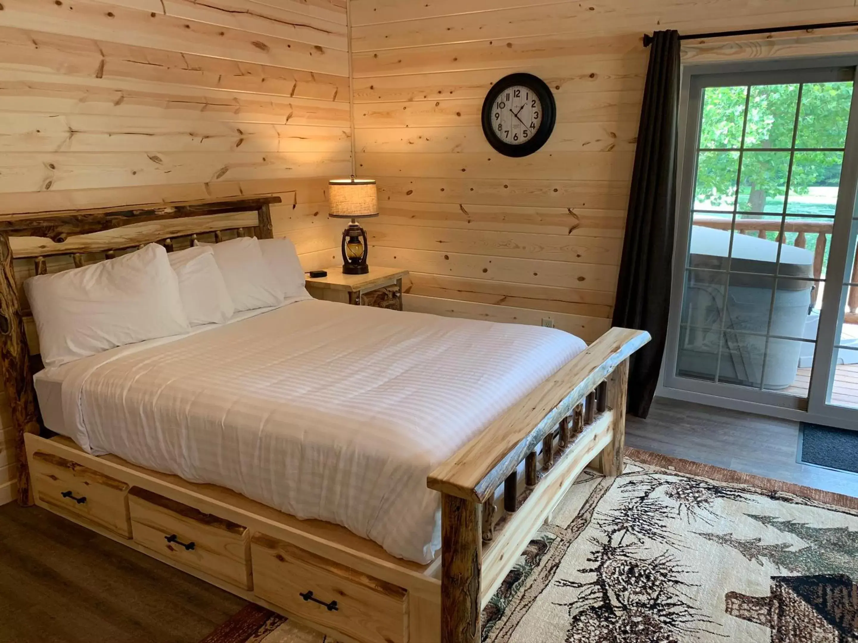 Bedroom, Bed in Waterview Lodge by Amish Country Lodging