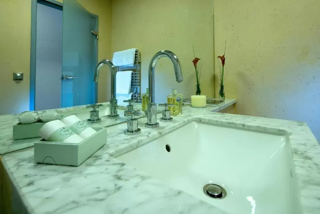 Bathroom in Hotel Penz West Bathroom in Hotel Penz West