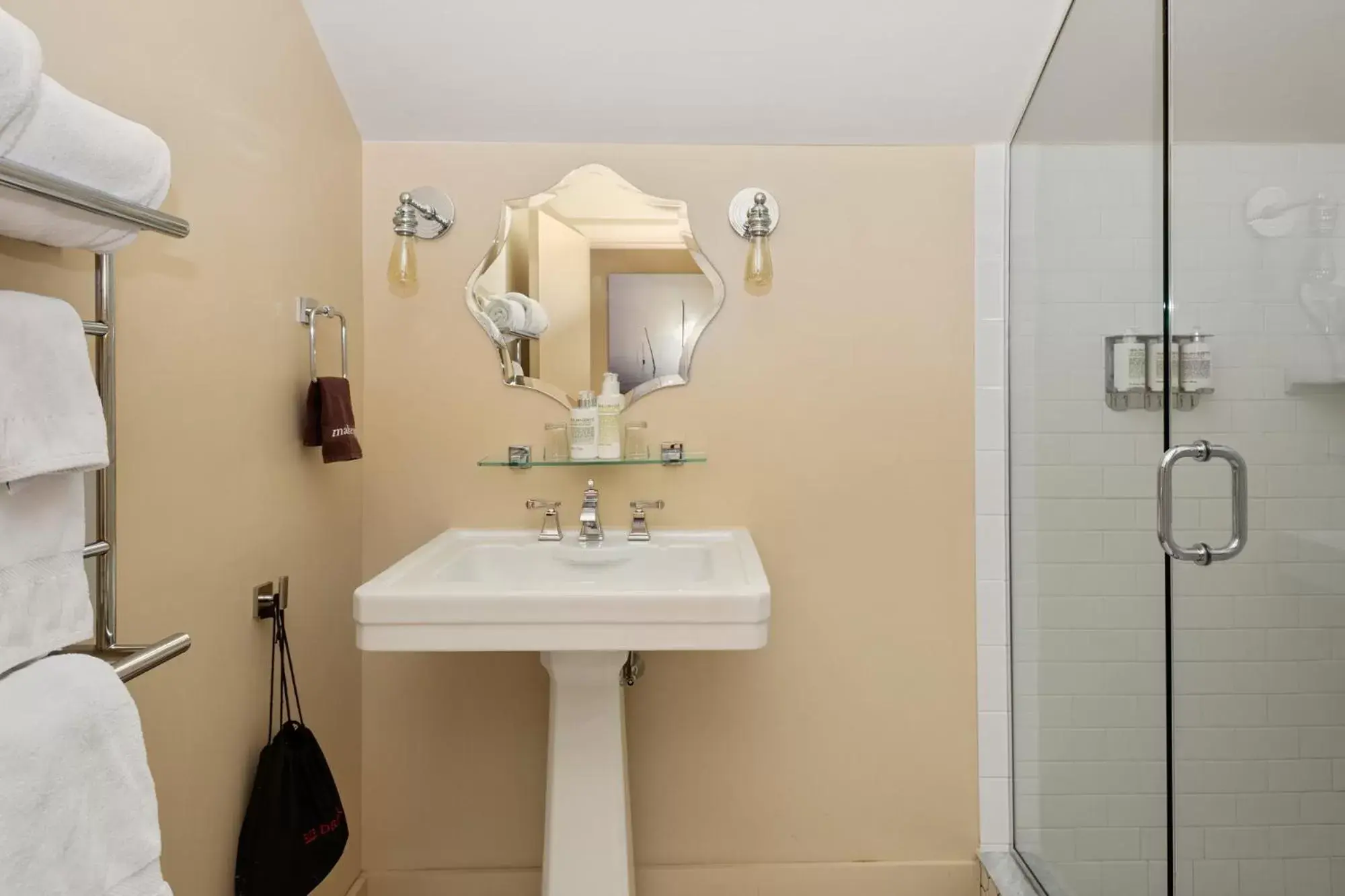 Shower, Bathroom in The Francis Hotel