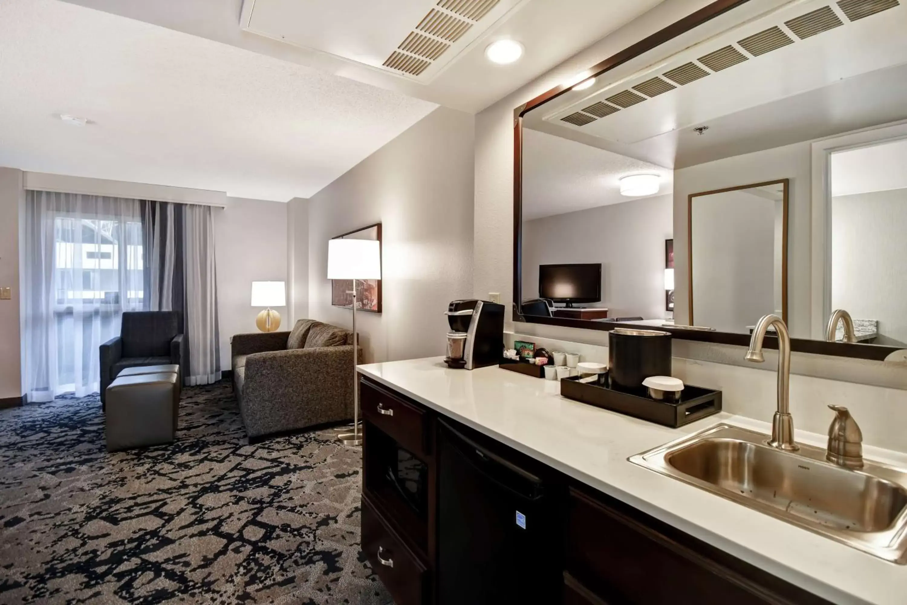 Living room, Kitchen/Kitchenette in Embassy Suites Montgomery - Hotel & Conference Center