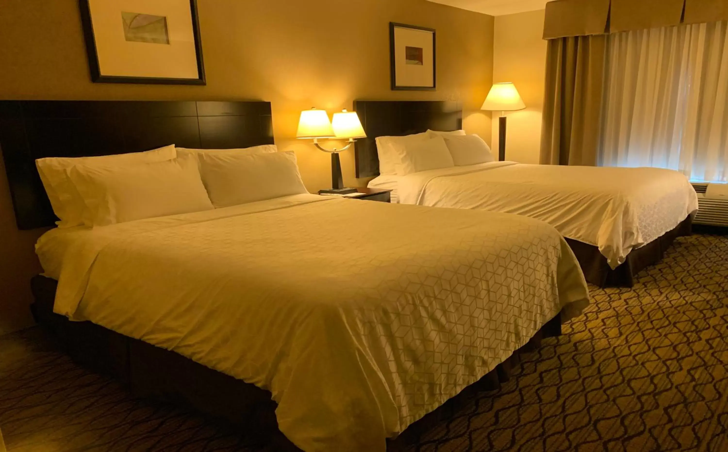 Photo of the whole room, Bed in Holiday Inn Express Milford, an IHG Hotel