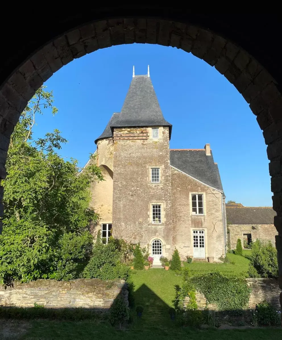 Facade/entrance, Property Building in Manoir de Ghaisne