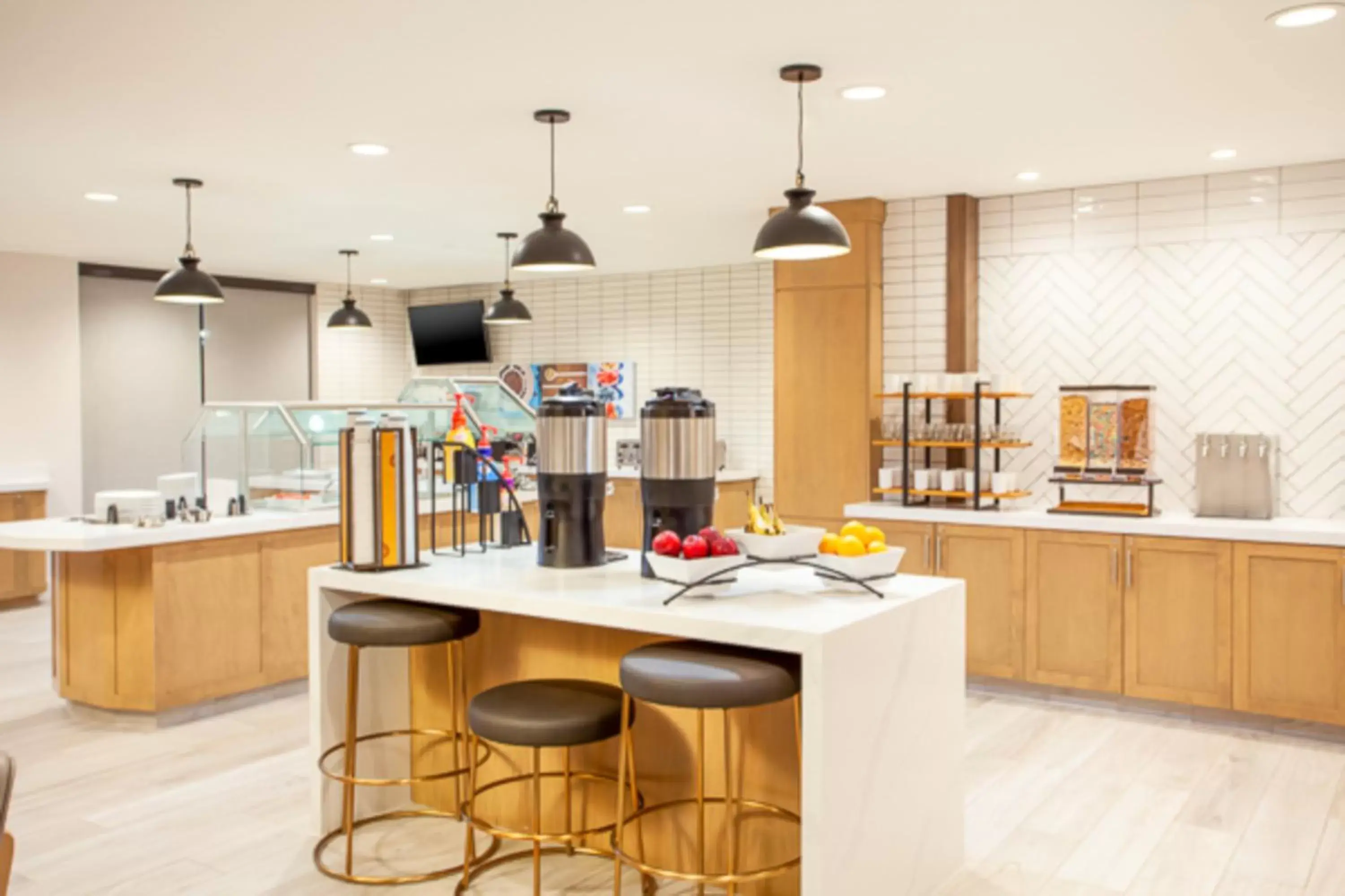 Breakfast, Kitchen/Kitchenette in Staybridge Suites - San Bernardino - Loma Linda