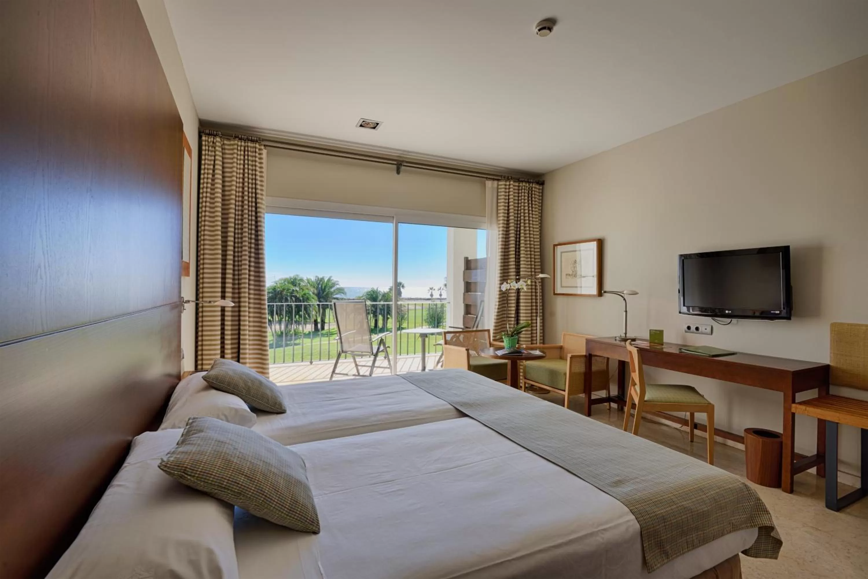Photo of the whole room, Bed in Parador de Málaga Golf