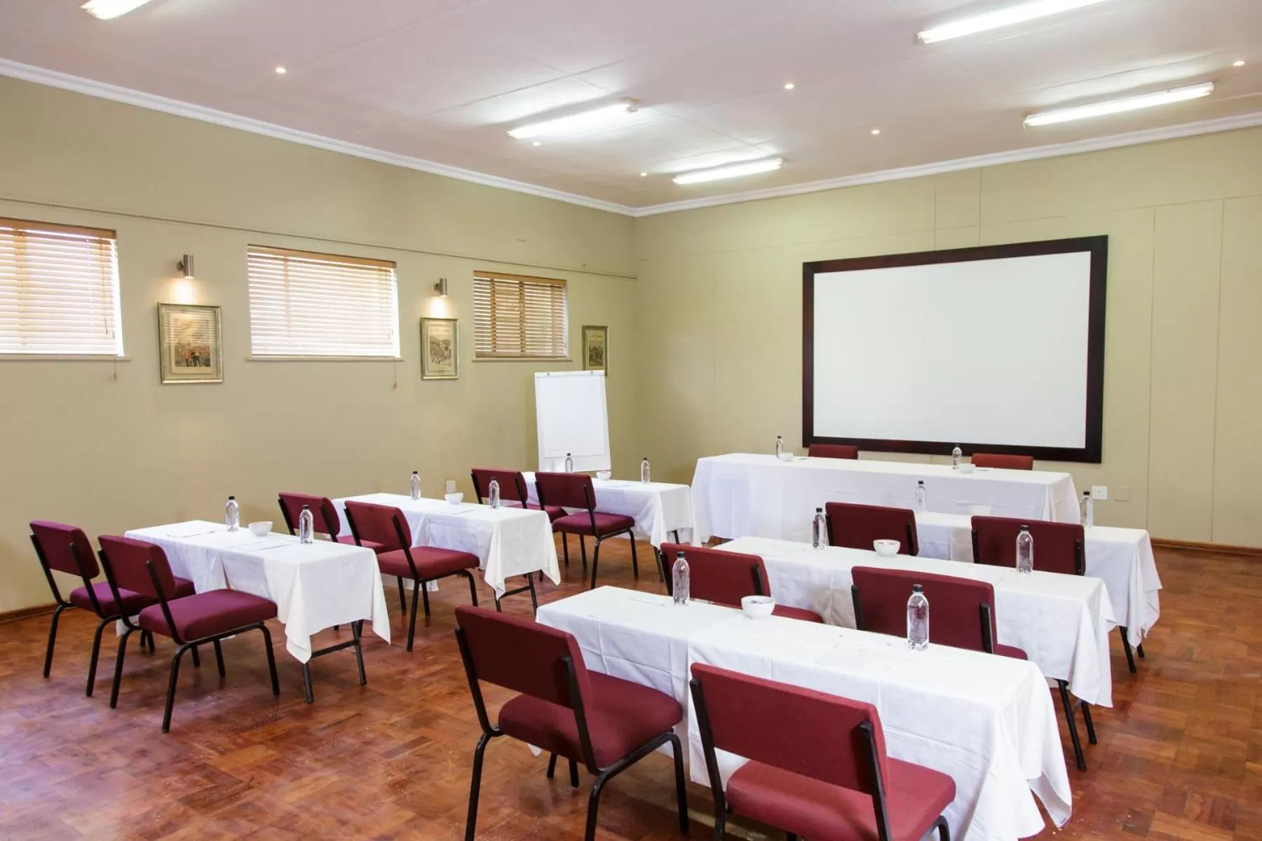 Banquet/Function facilities in Queen's Hotel by BON Hotels