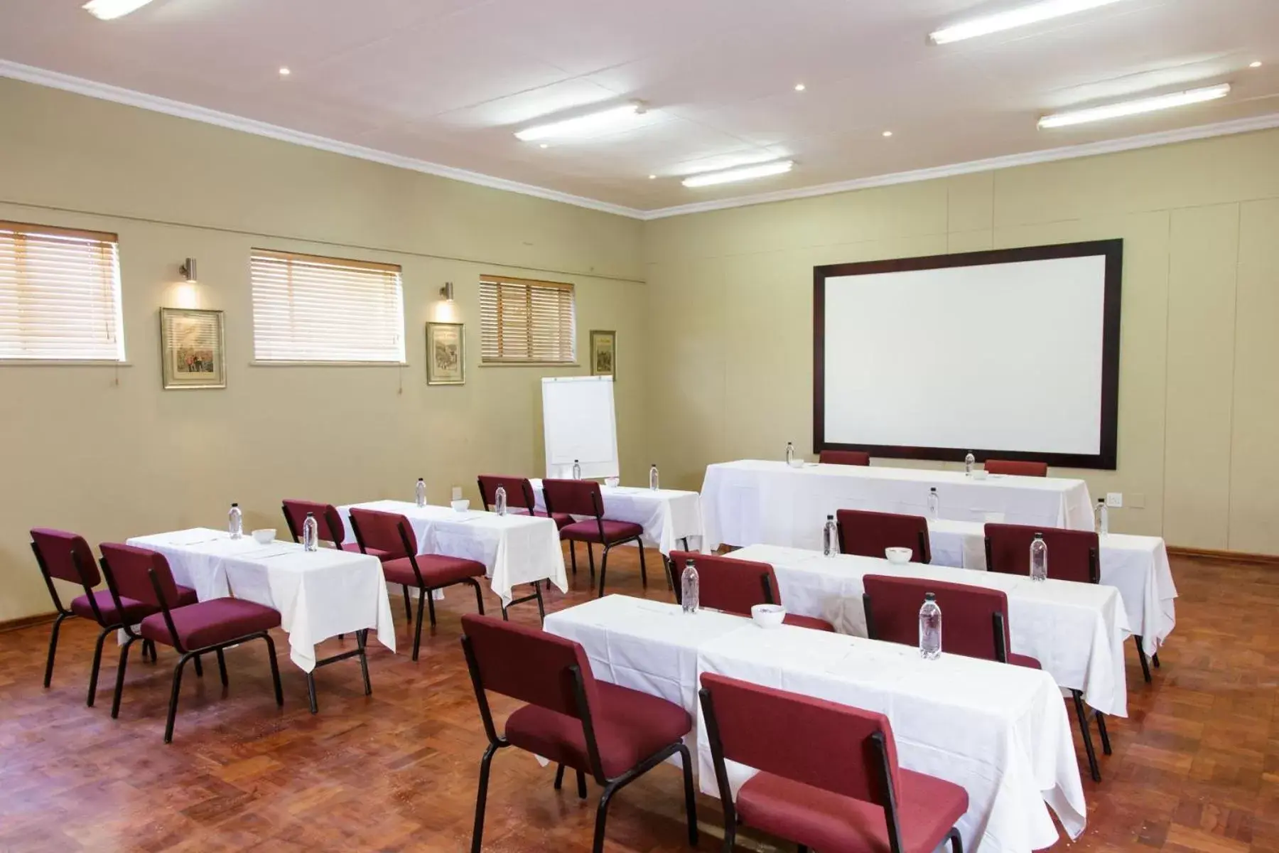 Banquet/Function facilities in Queens Hotel by BON Hotels