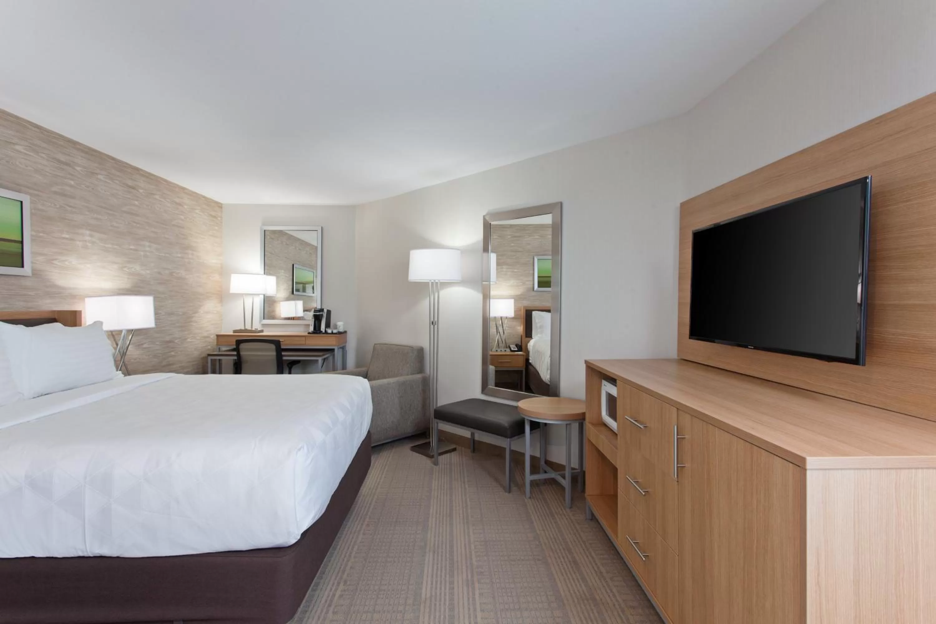 Photo of the whole room, Bed in Holiday Inn Palmdale-Lancaster by IHG