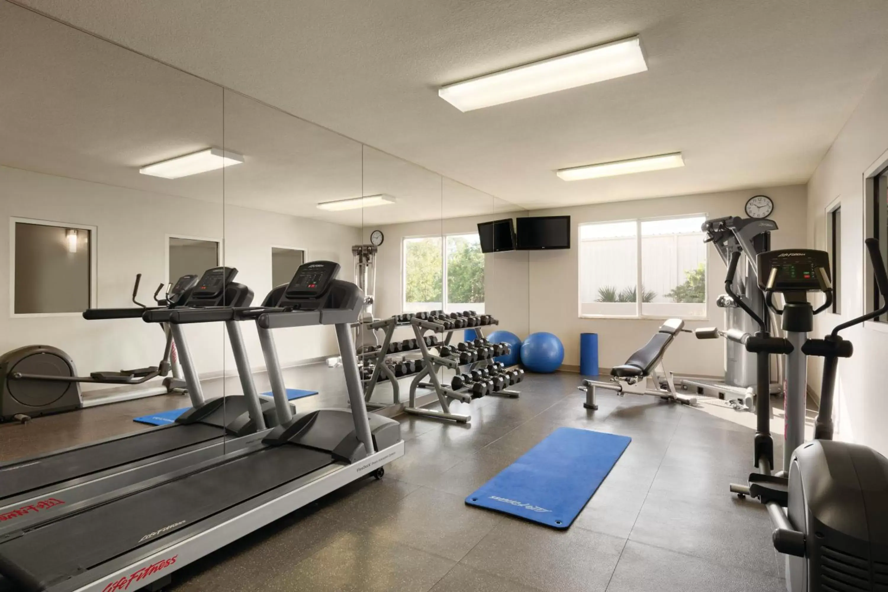 Fitness centre/facilities, Fitness Center/Facilities in Country Inn & Suites by Radisson, St. Petersburg - Clearwater, FL