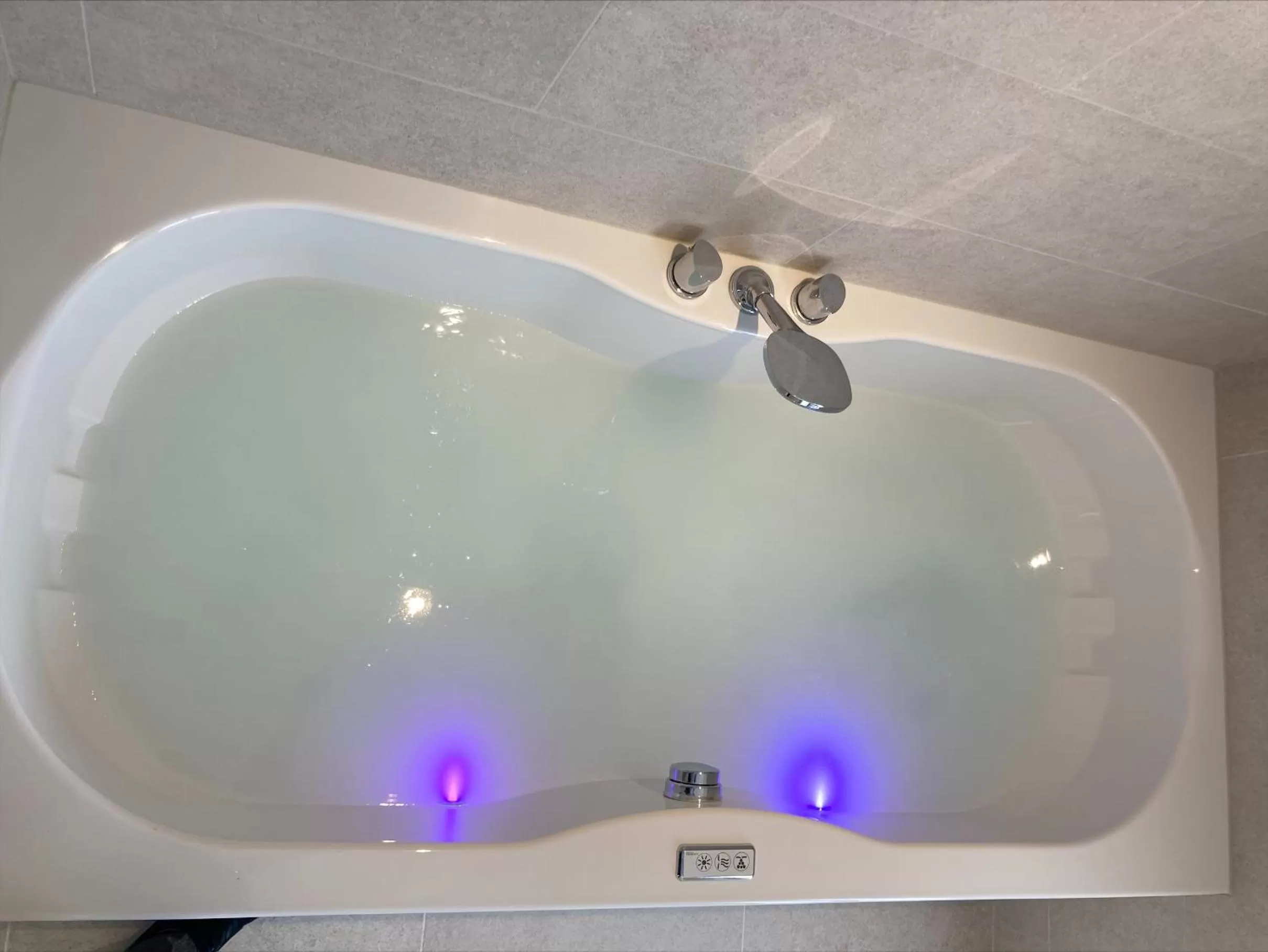 Bath in Keizershof Hotel Aalst