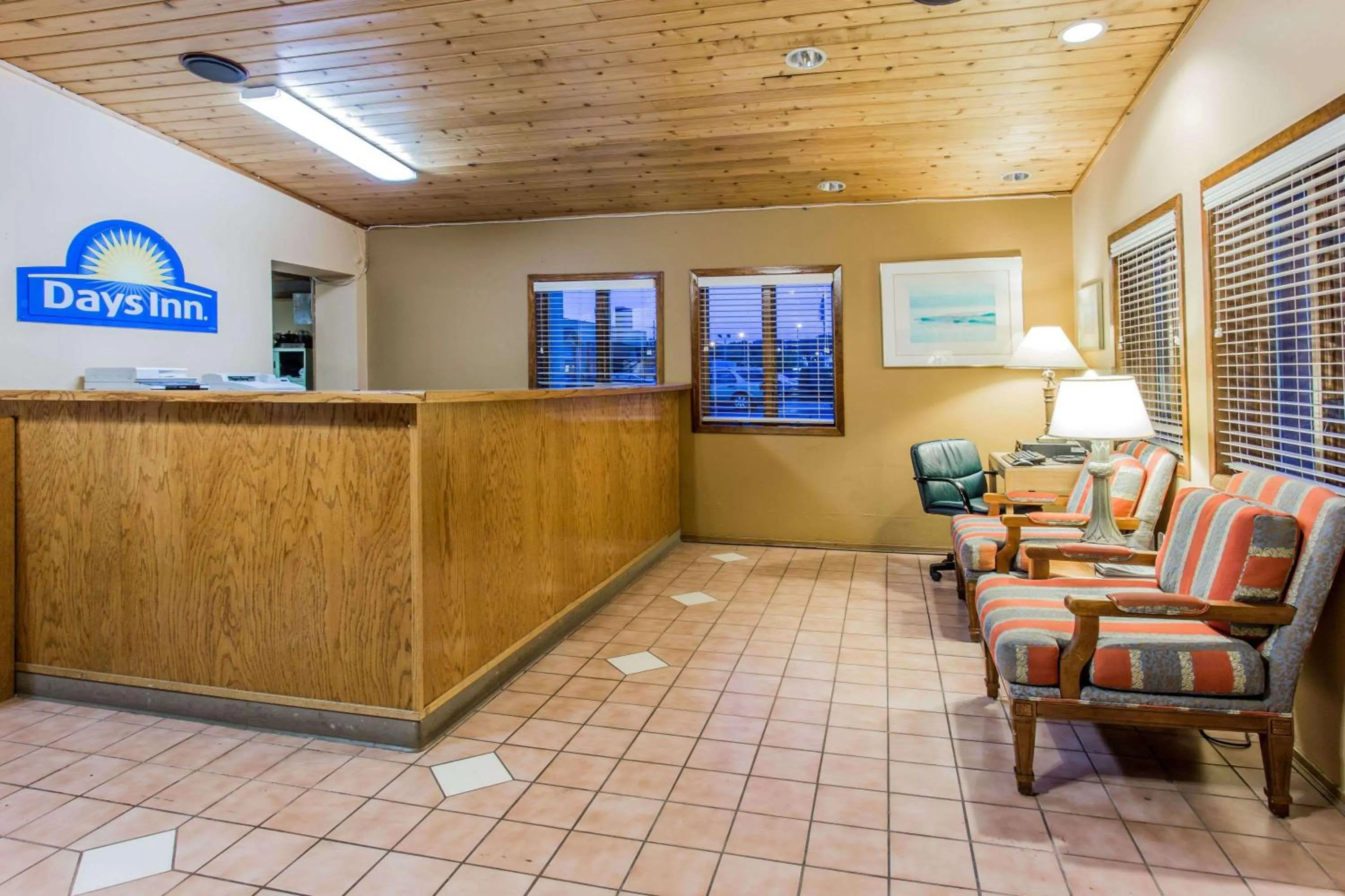 Lobby or reception in Days Inn by Wyndham West Allis/Milwaukee