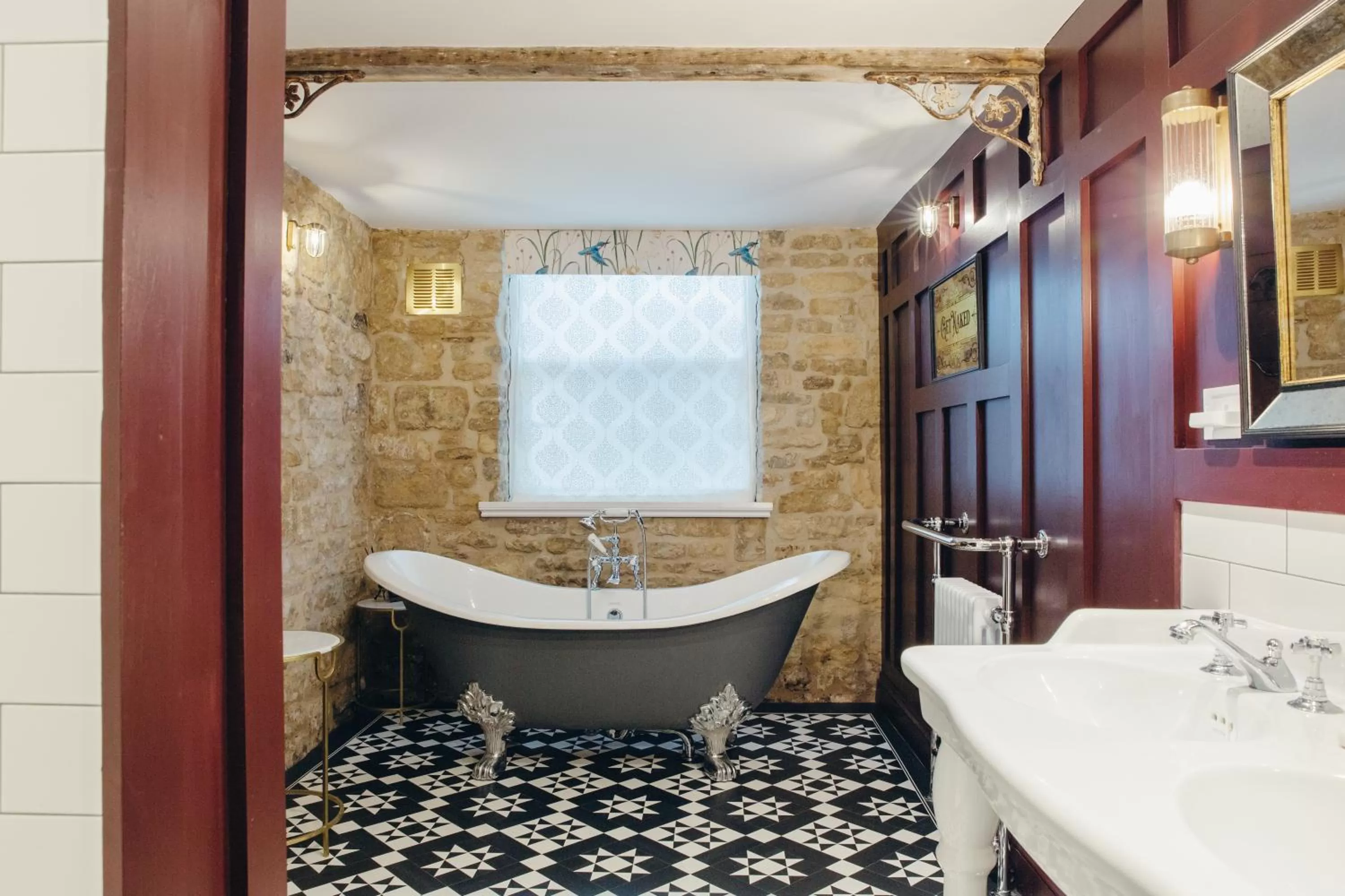 Bathroom in Crown Hotel