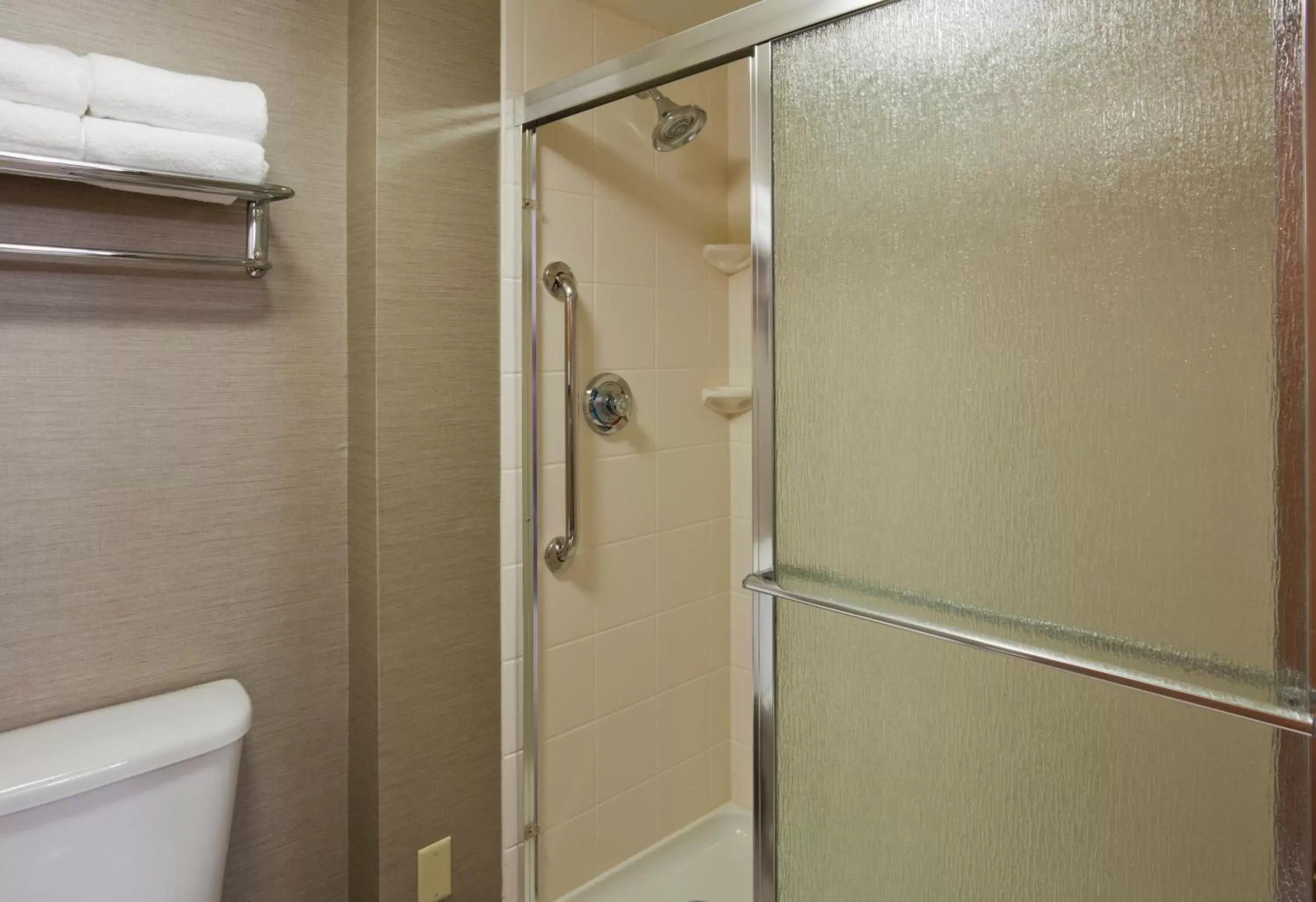 Photo of the whole room, Bathroom in Holiday Inn Express & Suites Bloomington West, an IHG Hotel