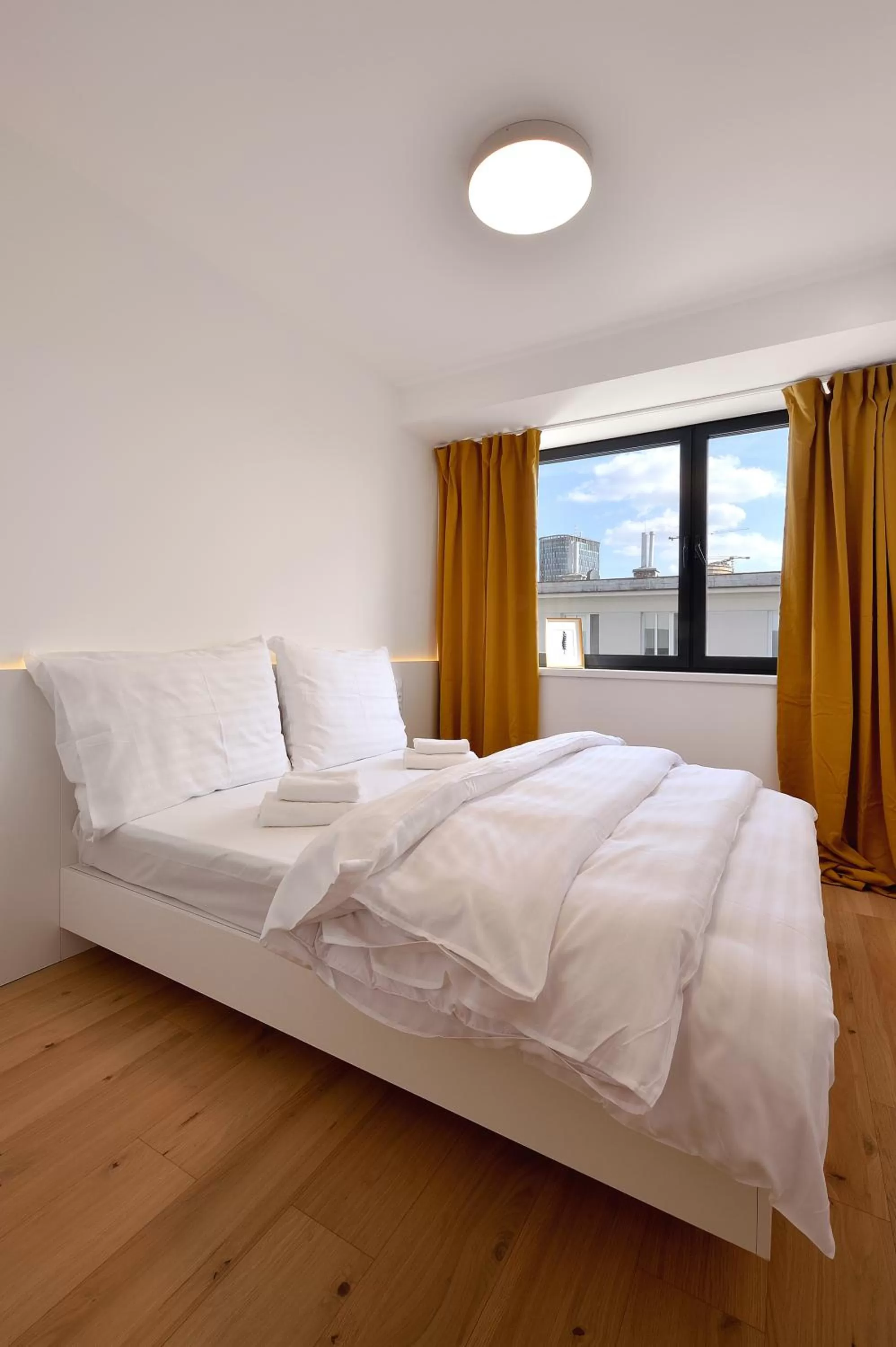 Bedroom, Bed in Smart & Green Living by Ambiente