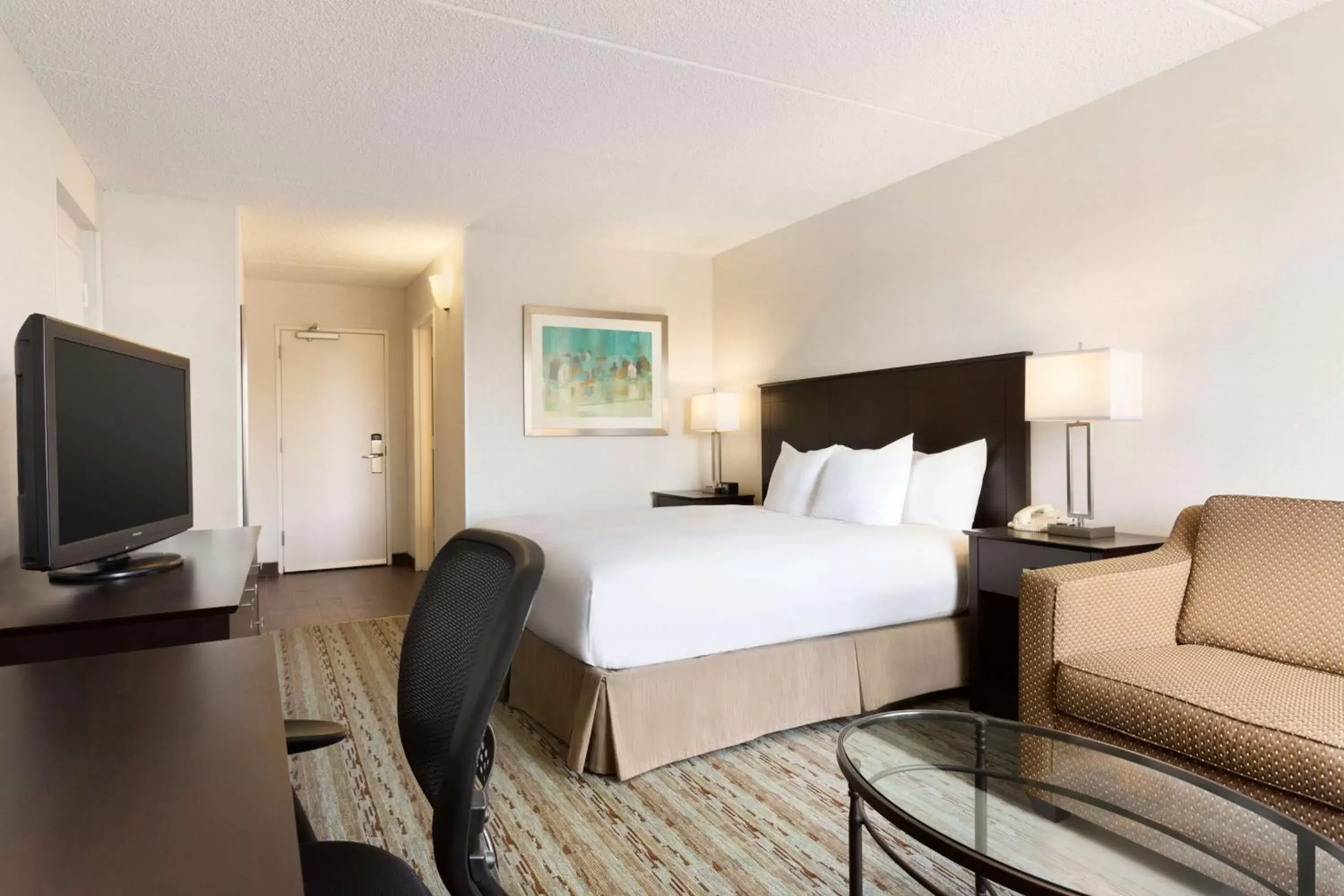 Bed in DoubleTree by Hilton Bradley International Airport