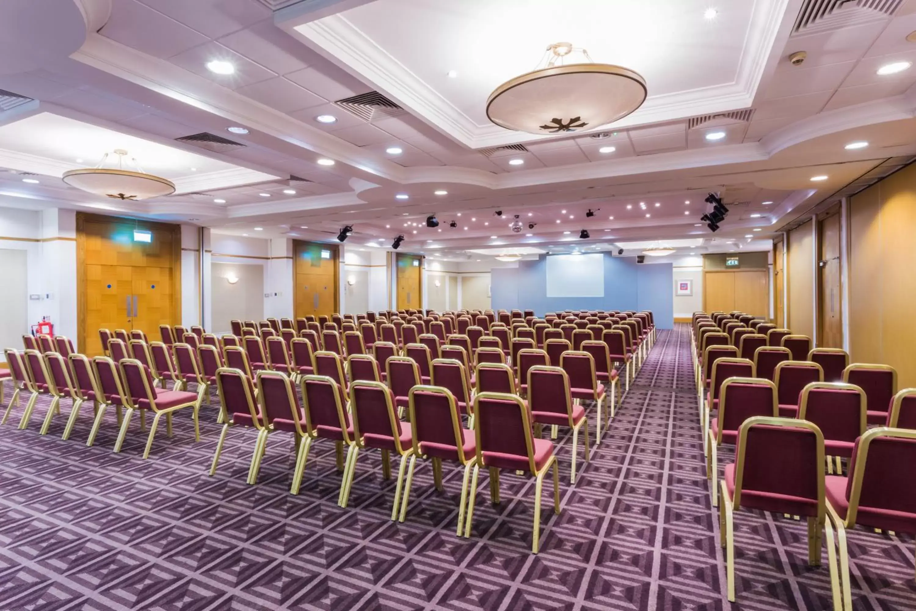 Meeting/conference room in Holiday Inn Newcastle Gosforth Park, an IHG Hotel