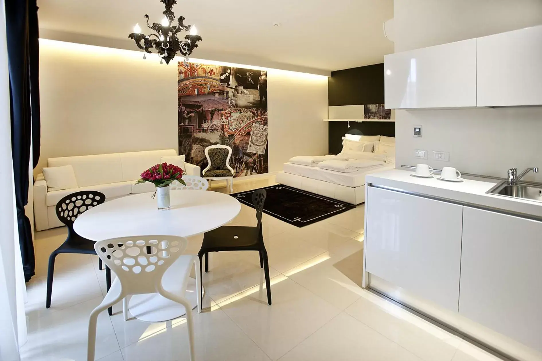 Photo of the whole room, Kitchen/Kitchenette in Opera Relais De Charme - Aparthotel