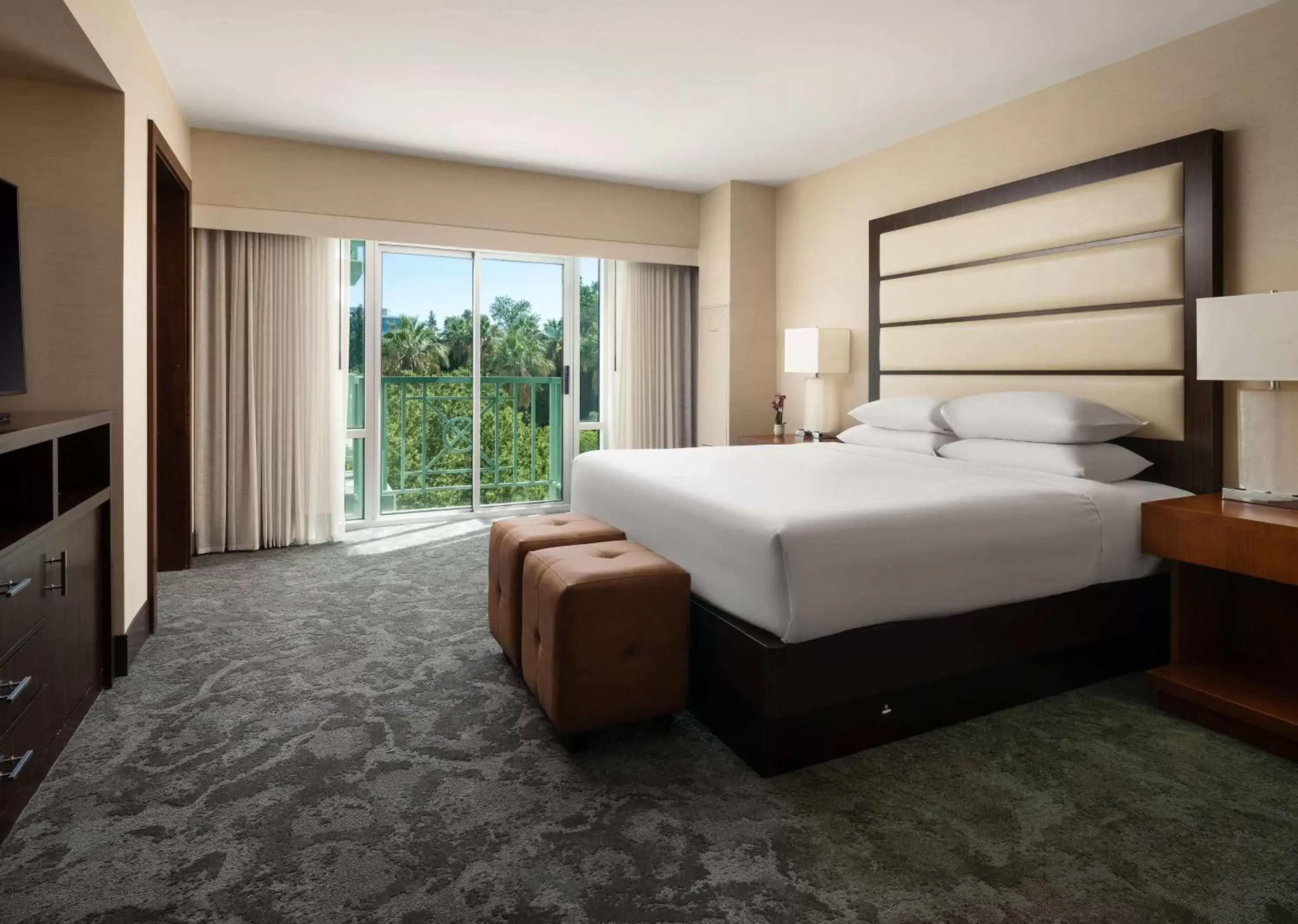 Bedroom, Bed in Hyatt Regency Sacramento