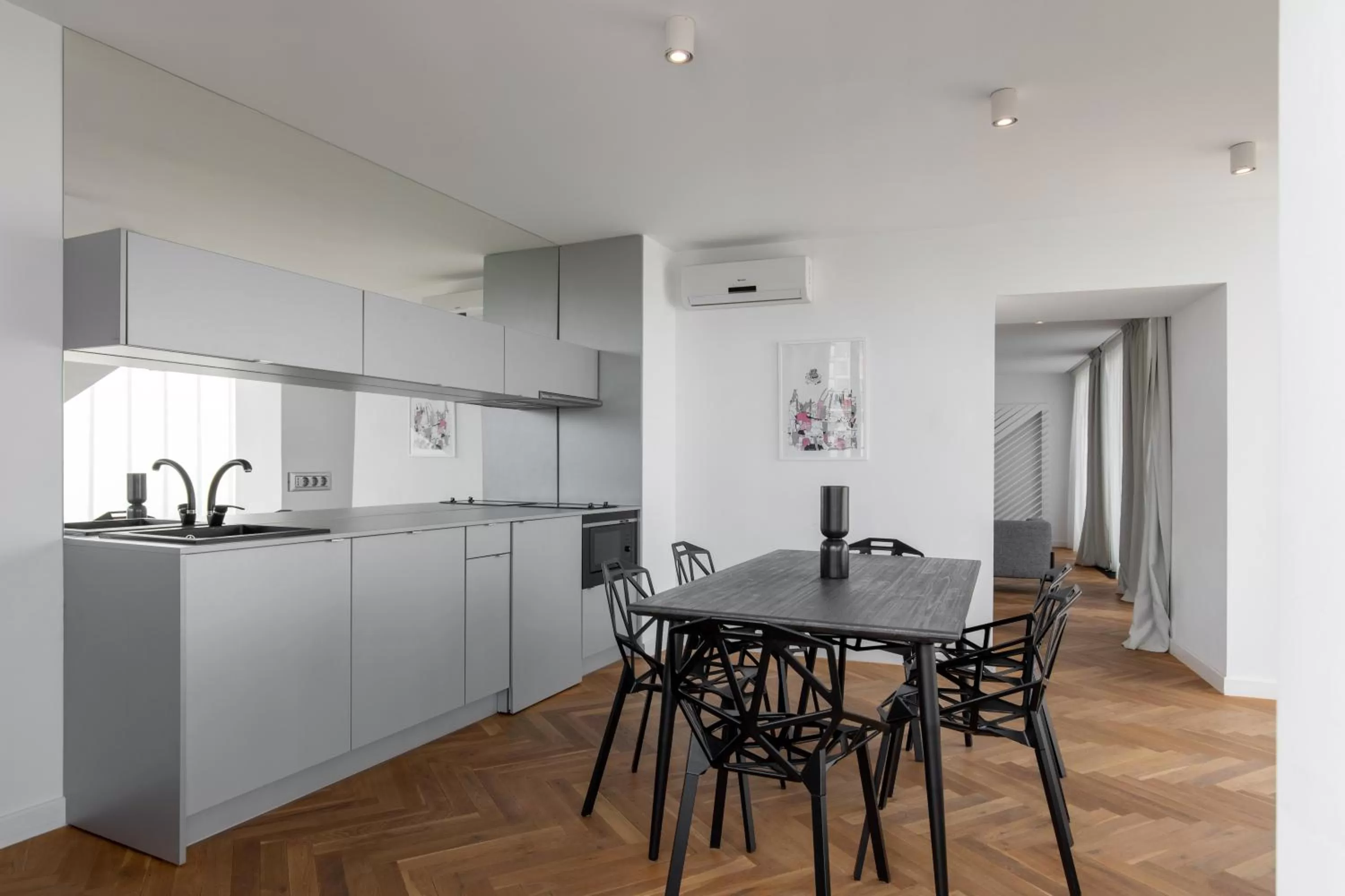 Dining area in Aparthotel Blend City Center