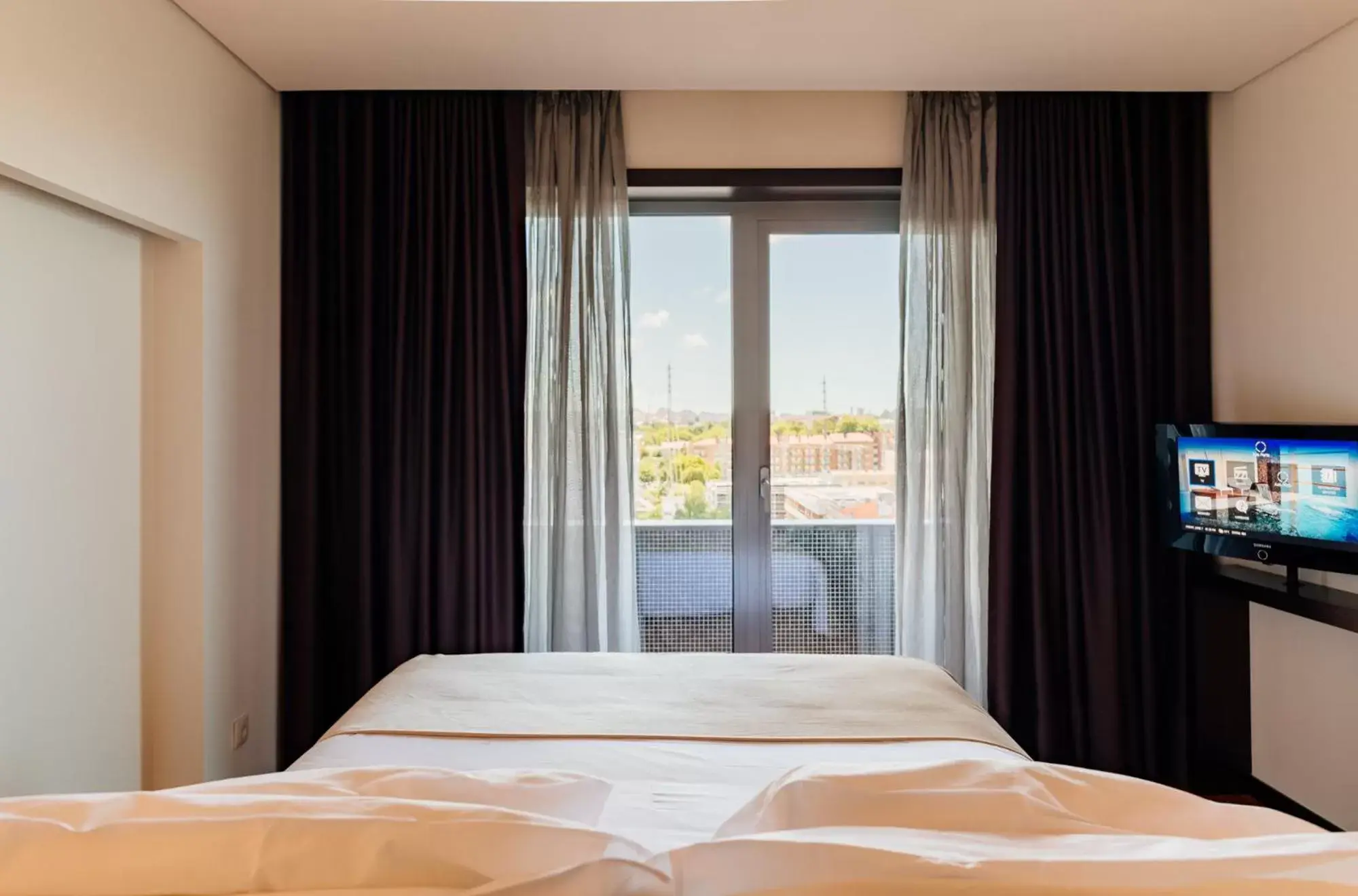 View (from property/room), Bed in Axis Porto Business & Spa Hotel