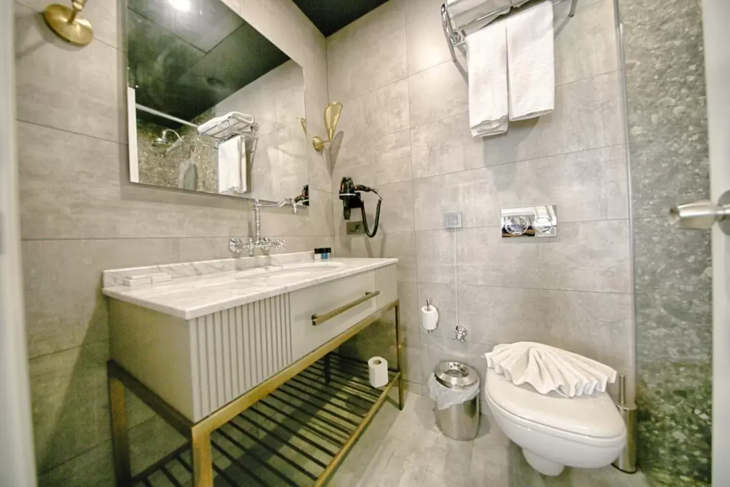 Bathroom in Royal Tophane
