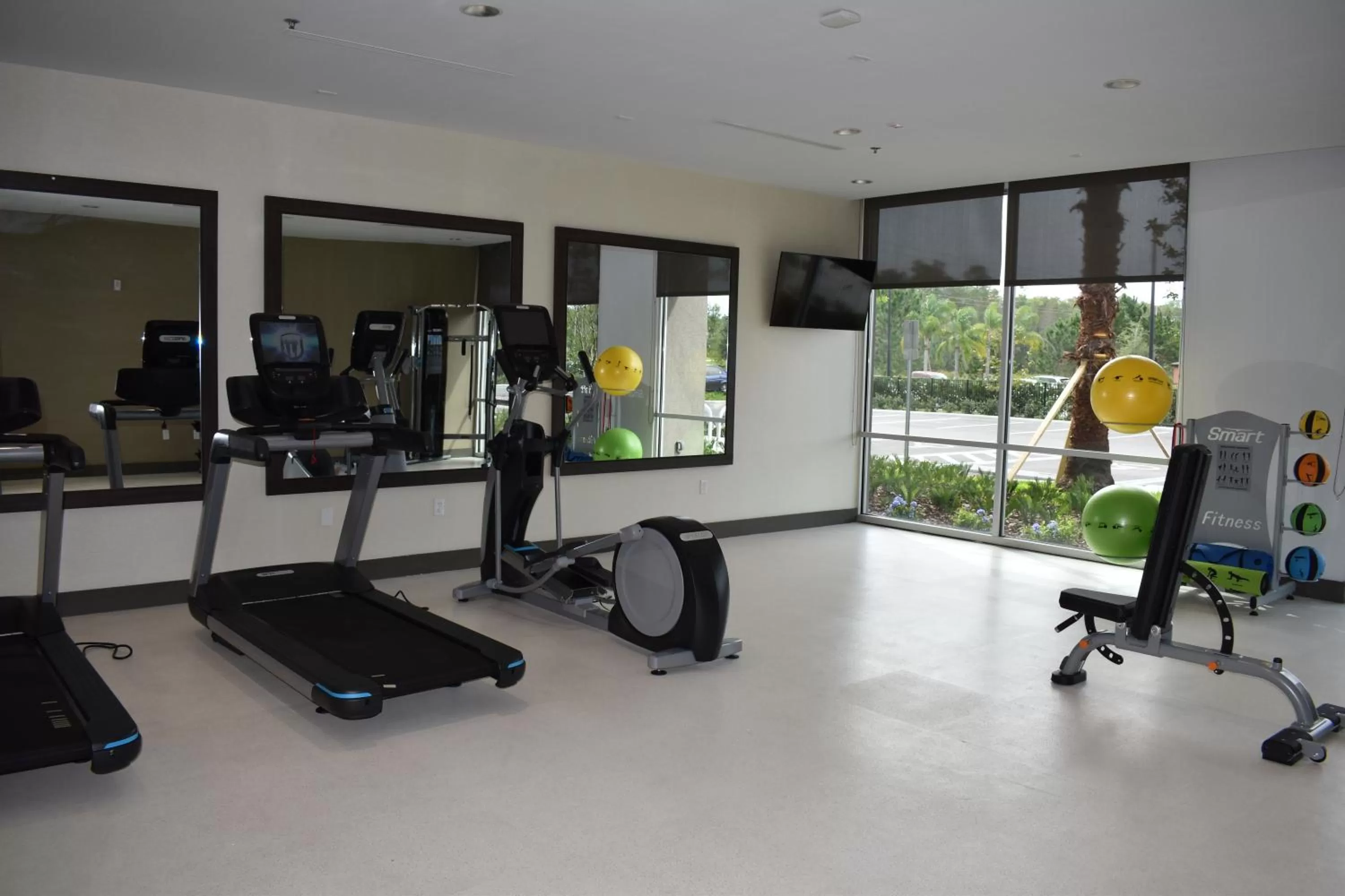 Fitness centre/facilities in La Quinta Inn & Suites by Wyndham Orlando I-Drive Theme Parks