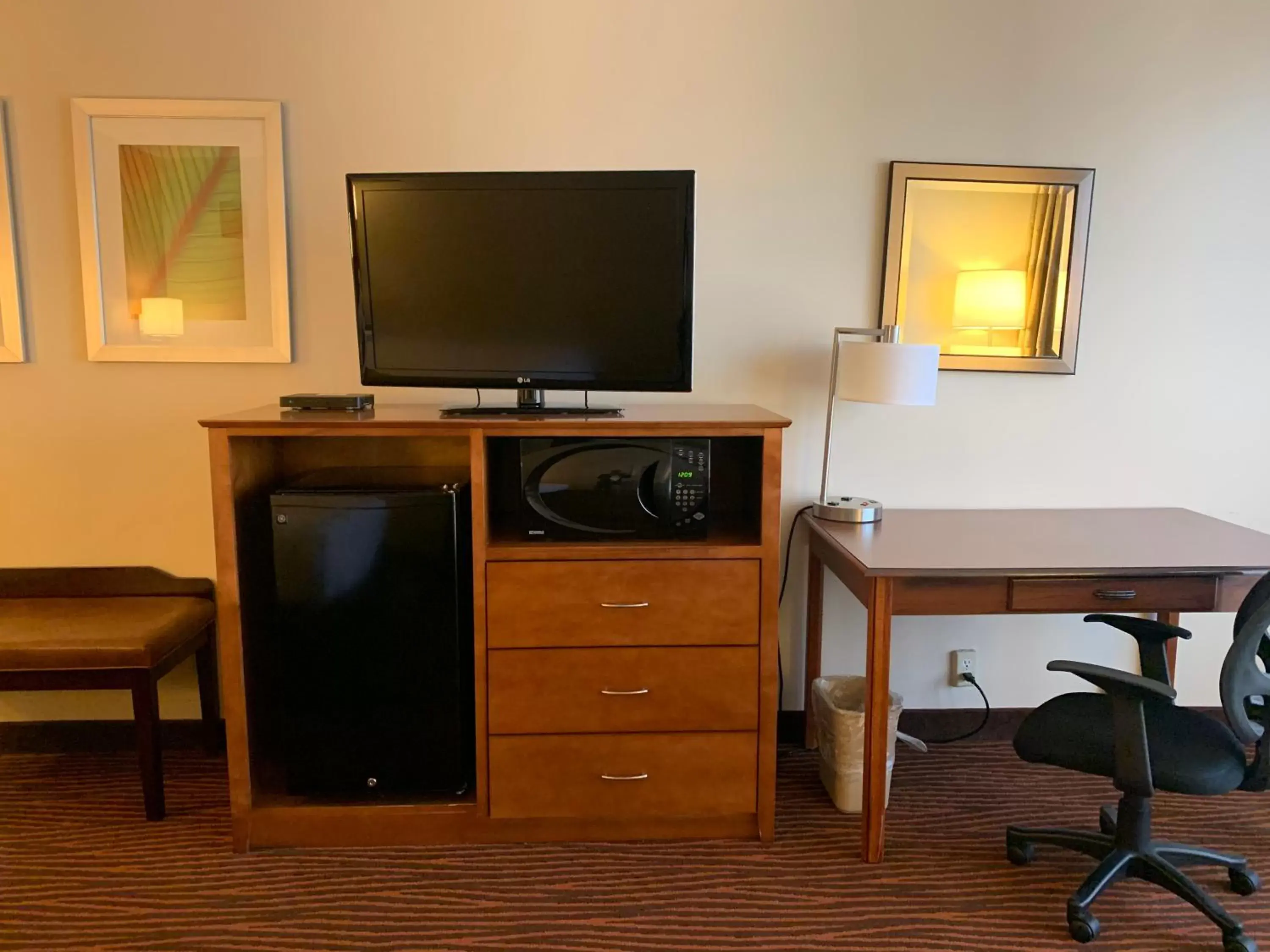 Other, TV/Entertainment Center in Best Western Executive Hotel New Haven-West Haven