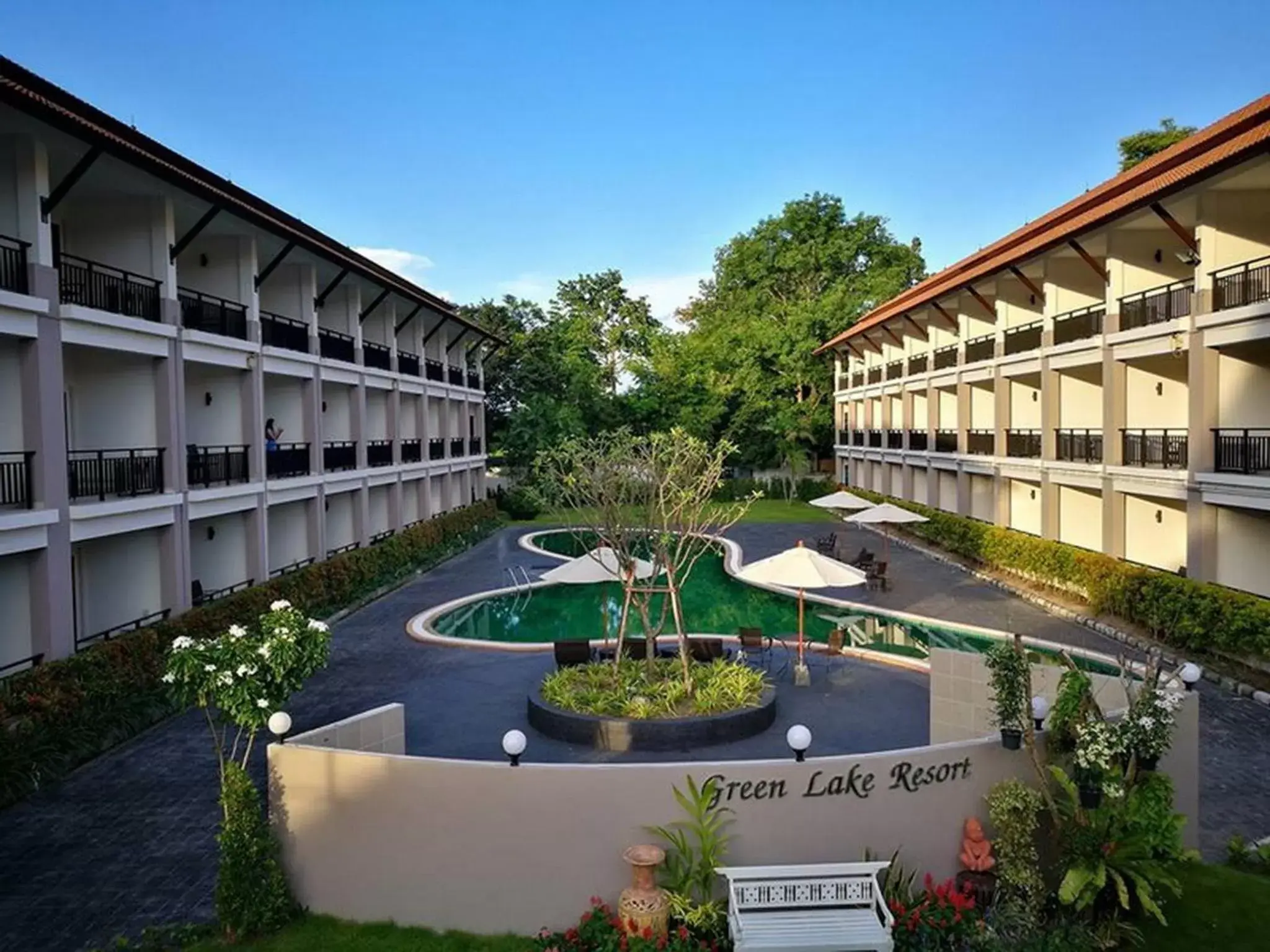 Property building in Green Lake Resort - SHA Extra Plus Certified Property building in Green Lake Resort - SHA Extra Plus Certified