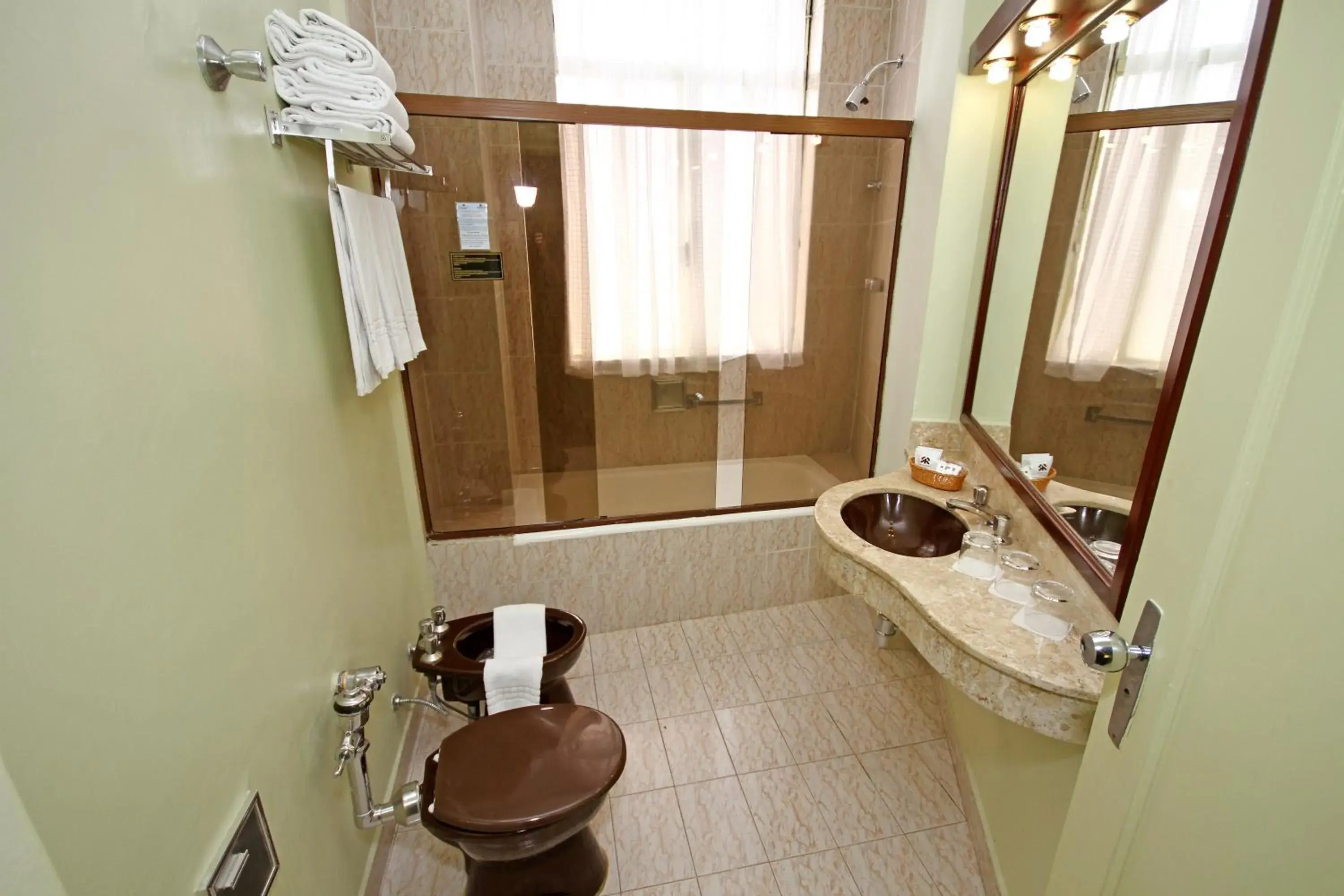 Shower, Bathroom in San Raphael Hotel
