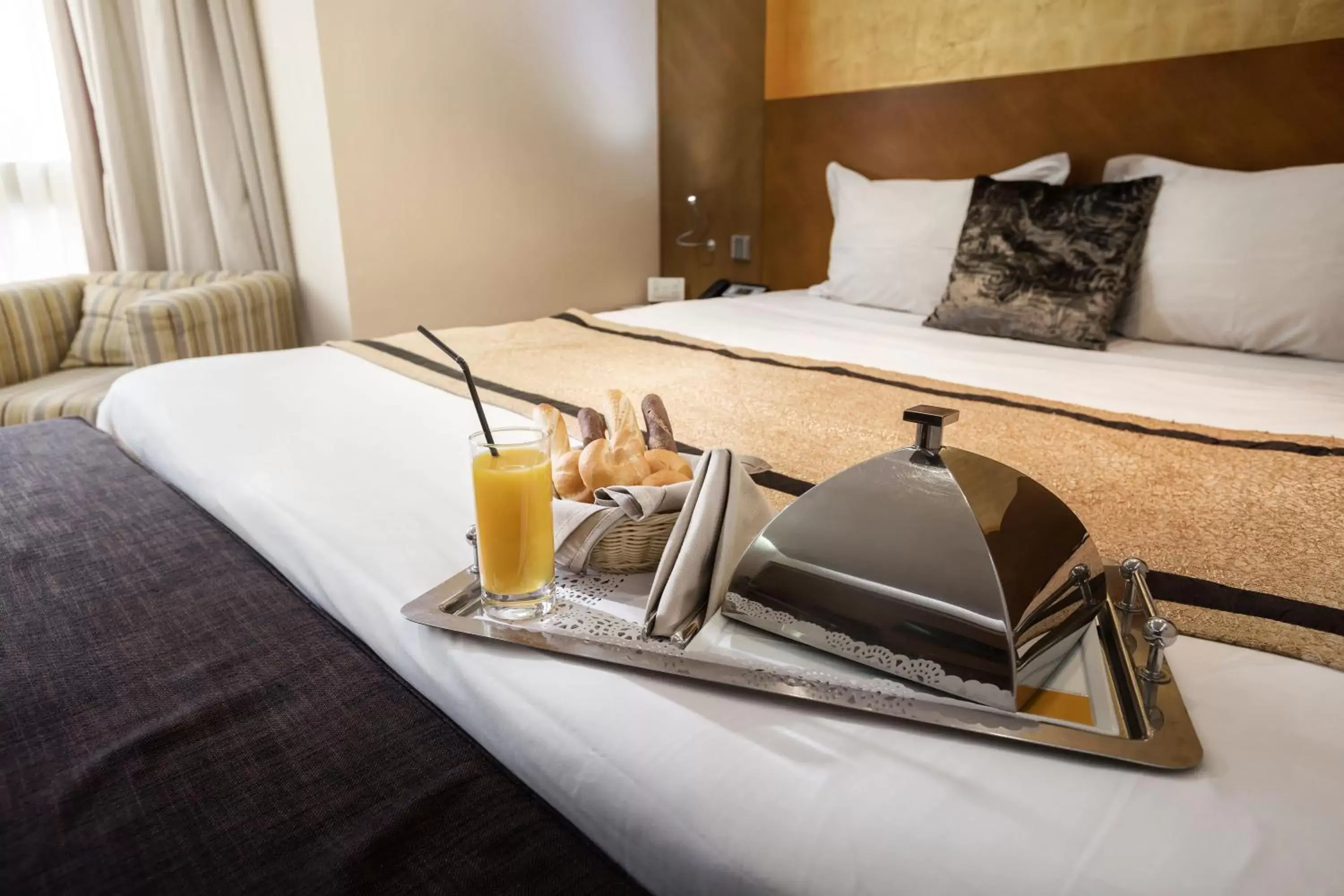 Food and drinks, Bed in The Dostyk Hotel