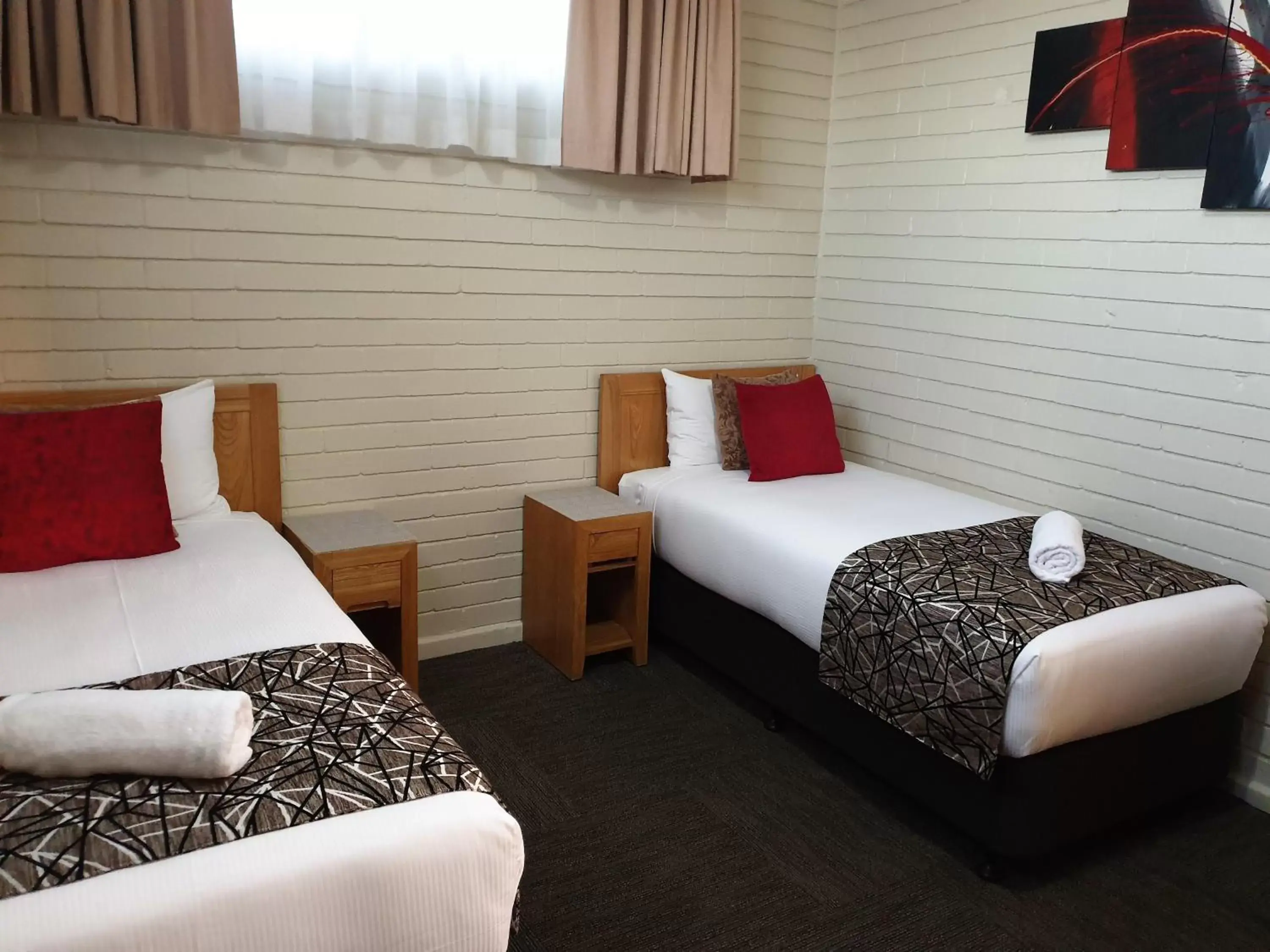 Bedroom, Bed in Best Western Endeavour Motel