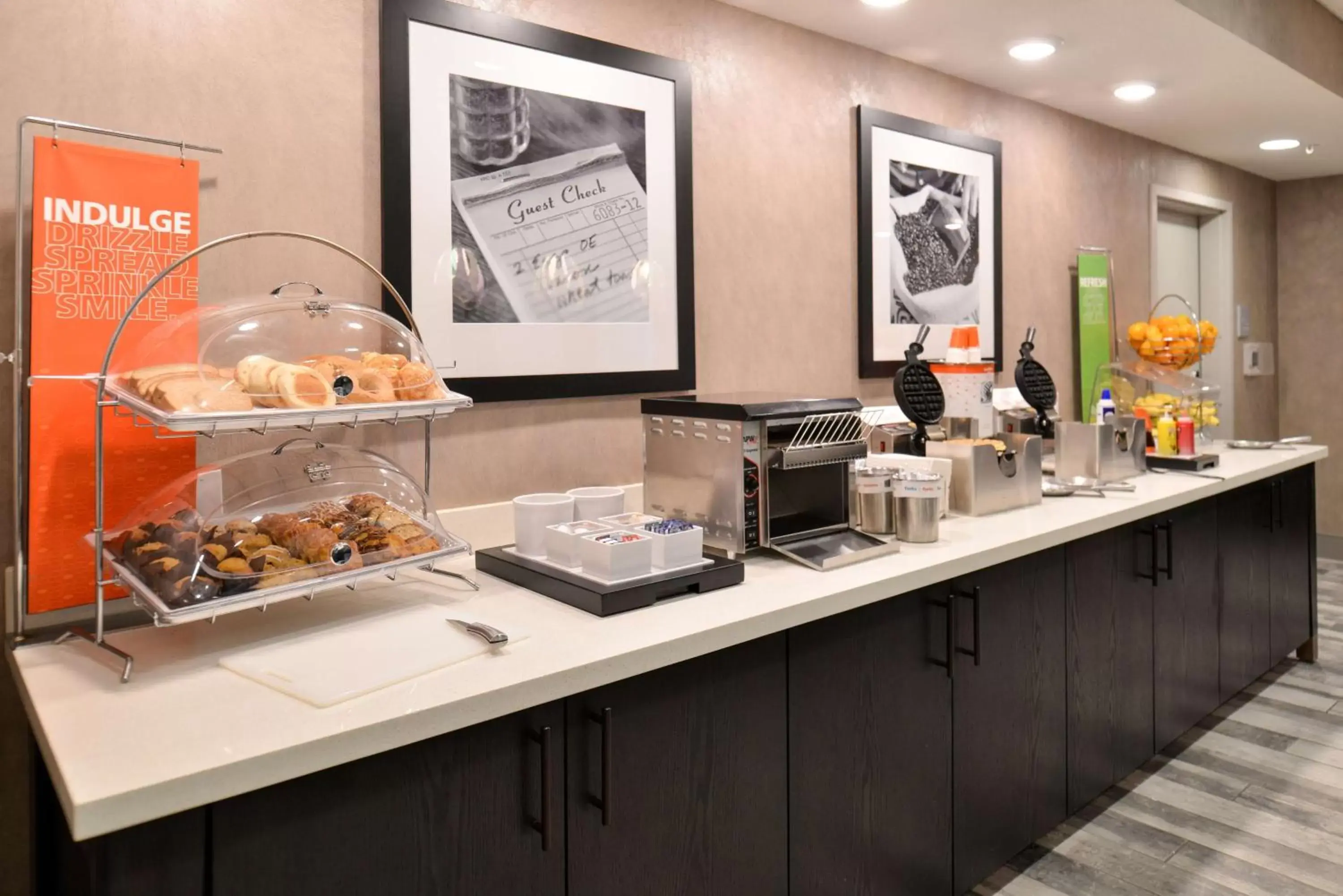 Dining area, Food in Hampton Inn and Suites Ames, IA