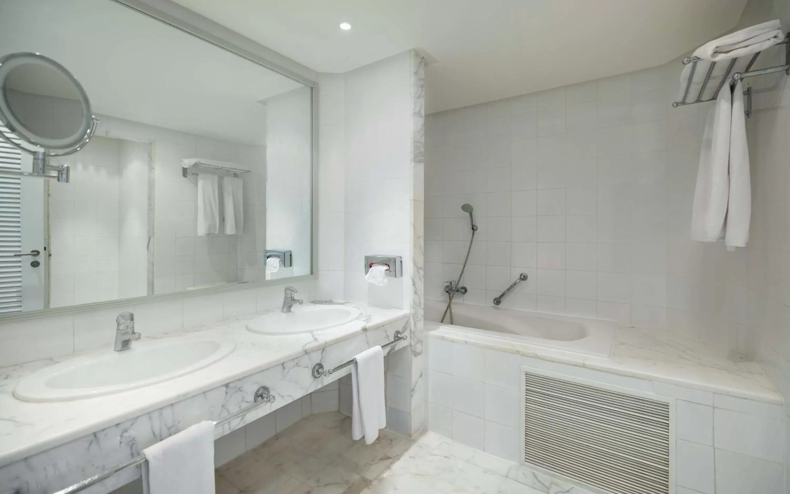 Bathroom in Radisson Blu Palace Resort & Thalasso, Djerba