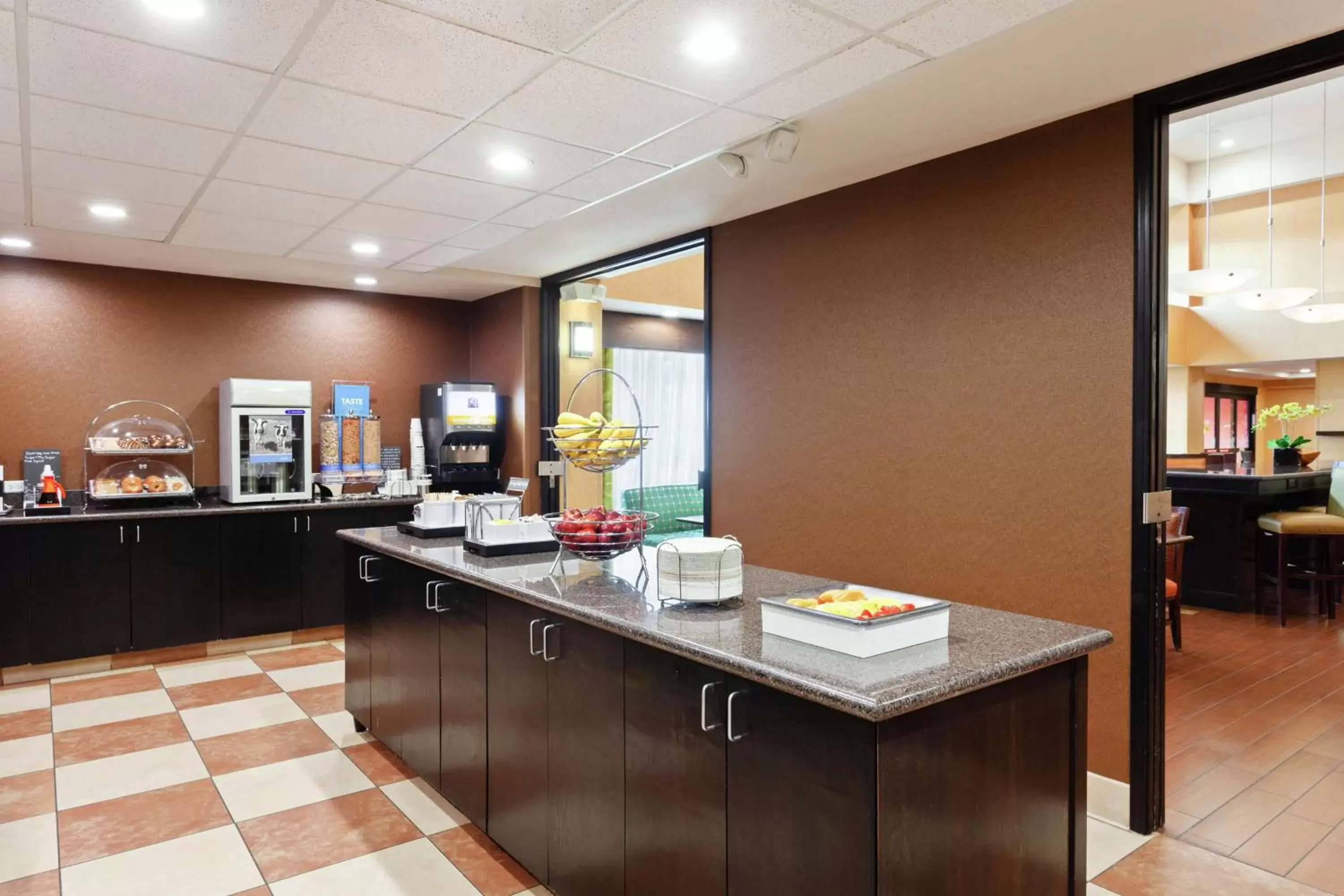 Breakfast, Restaurant/Places to Eat in Hampton Inn & Suites Fresno - Northwest