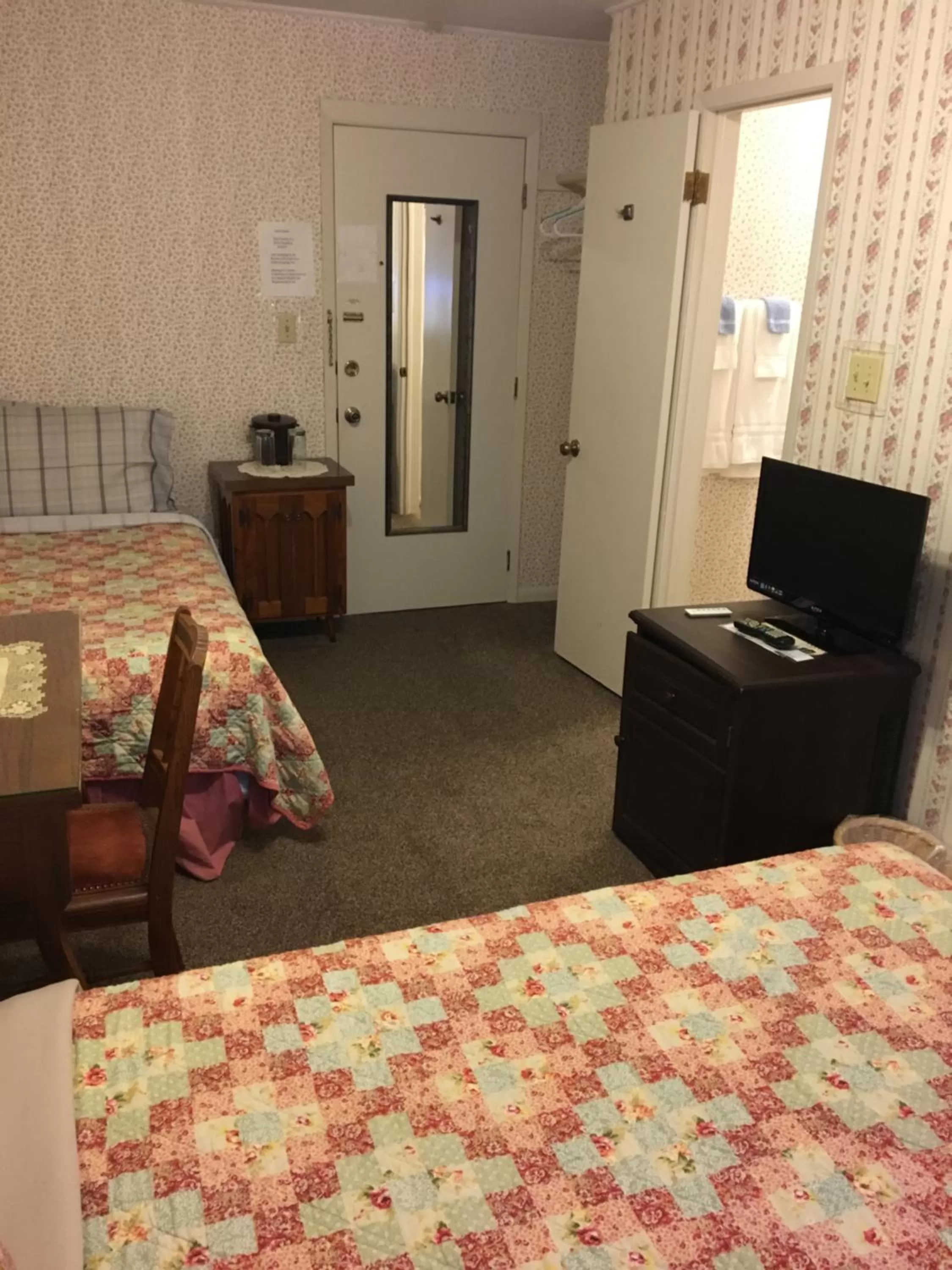 Bed in The Courtland Hotel & Spa