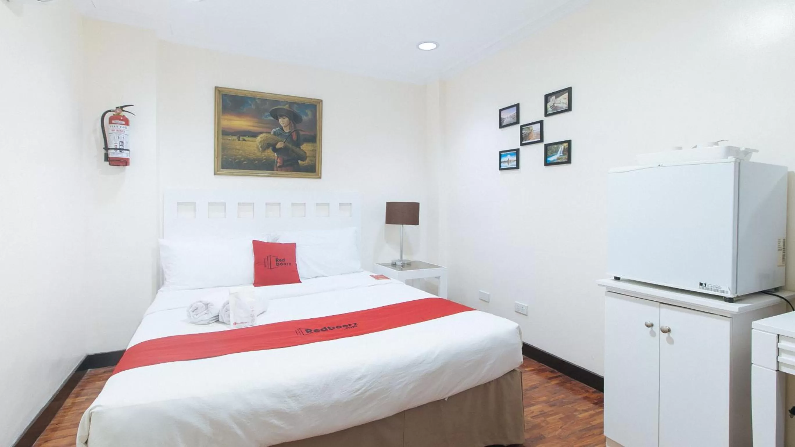 Bed in RedDoorz Premium near Greenbelt Makati - Vaccinated Staff