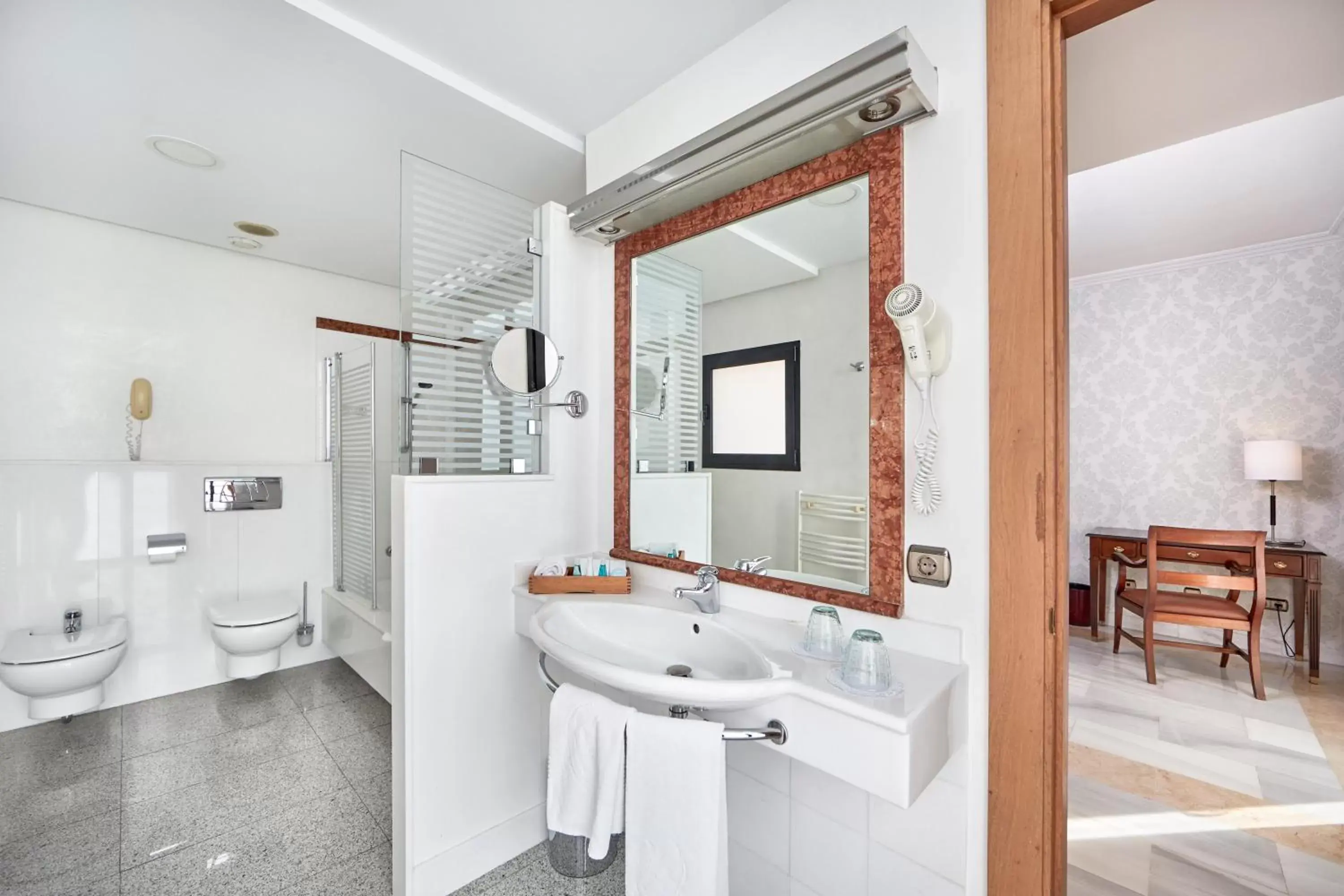 Bathroom in Bordoy Continental Palma Bathroom in Bordoy Continental Palma