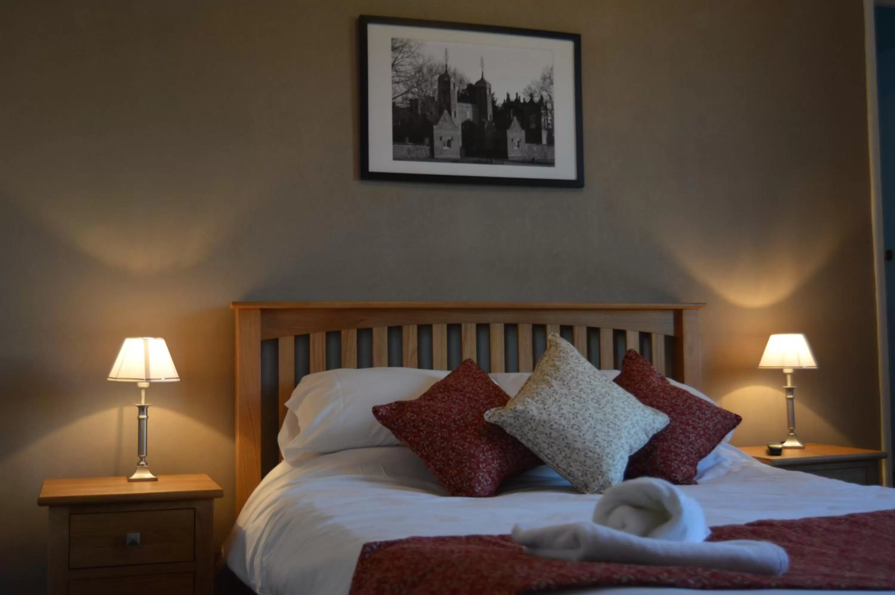 Bedroom, Bed in The Crown Inn Hotel