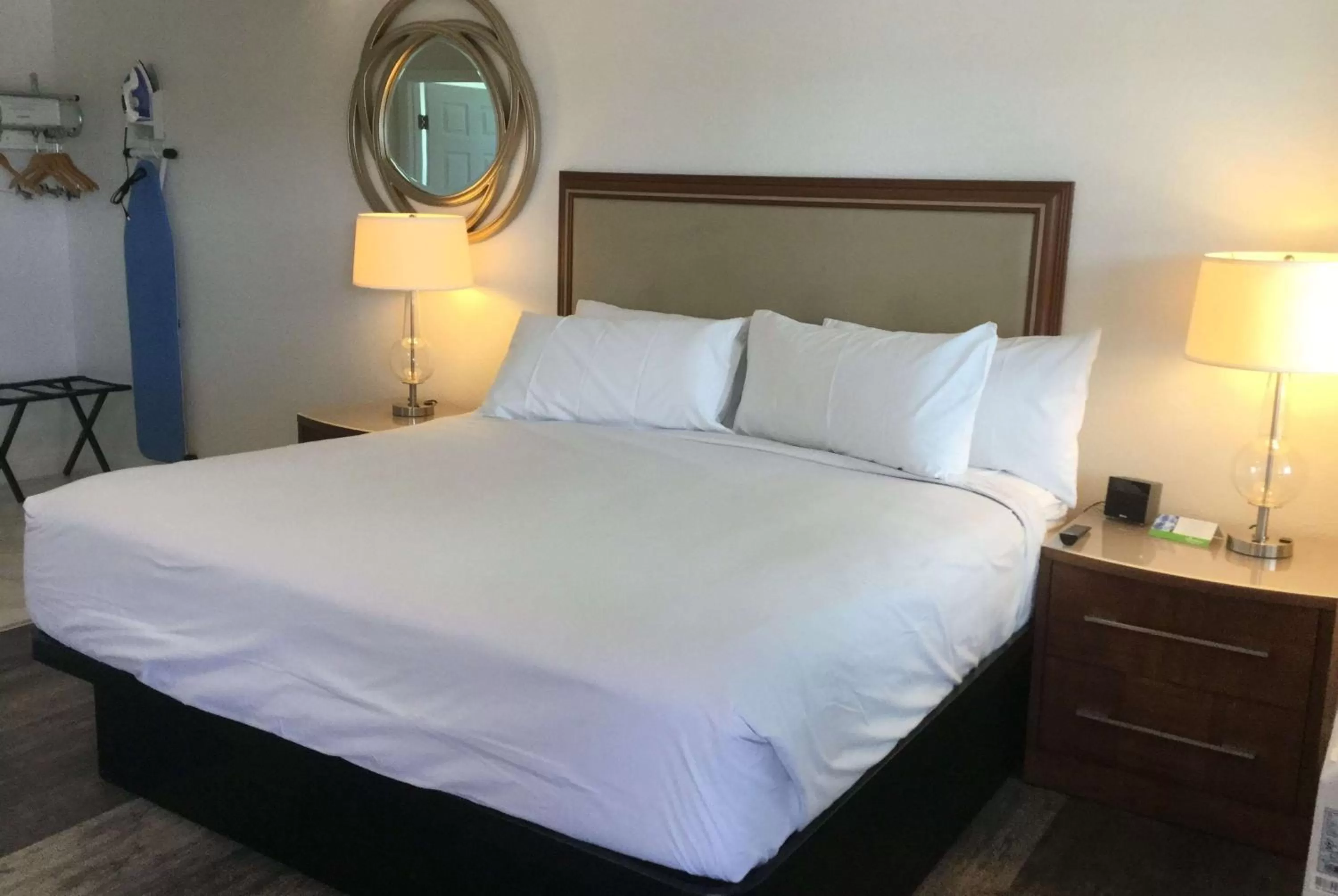 Photo of the whole room, Bed in Travelodge by Wyndham Crescent City