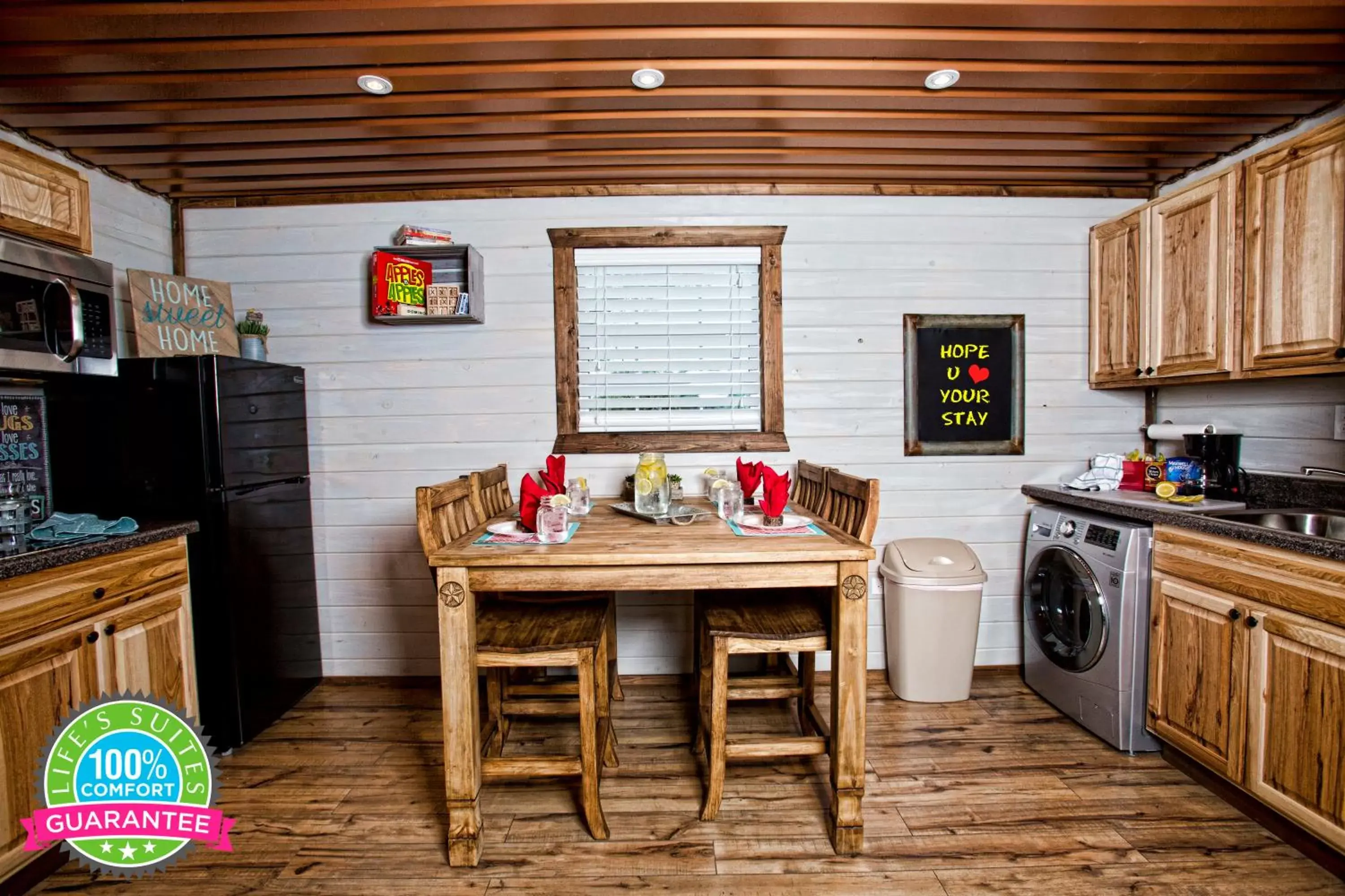 Kitchen or kitchenette, Dining Area in Life's Suites