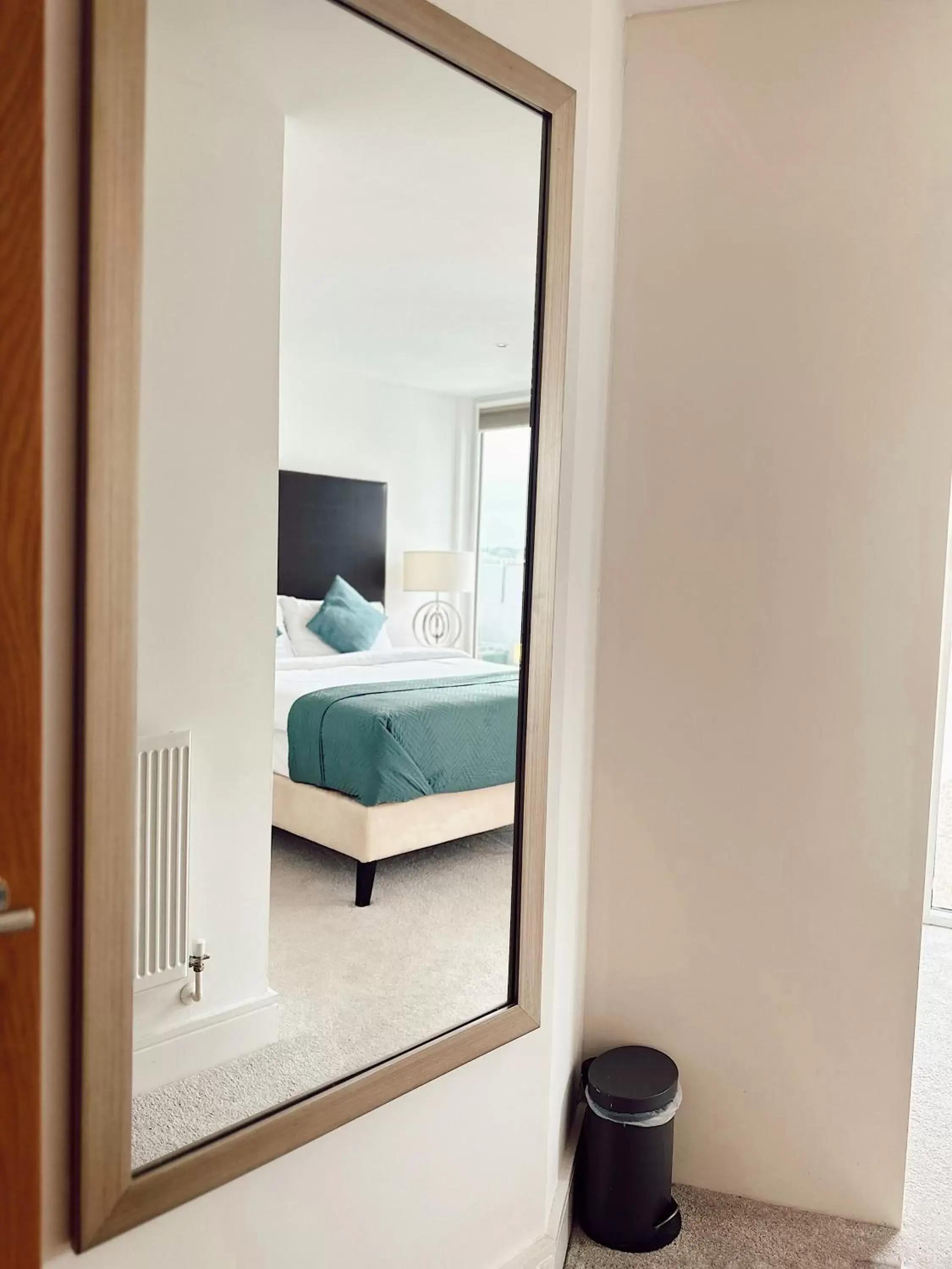 Bedroom, Bathroom in Canary Wharf - Luxury Apartments
