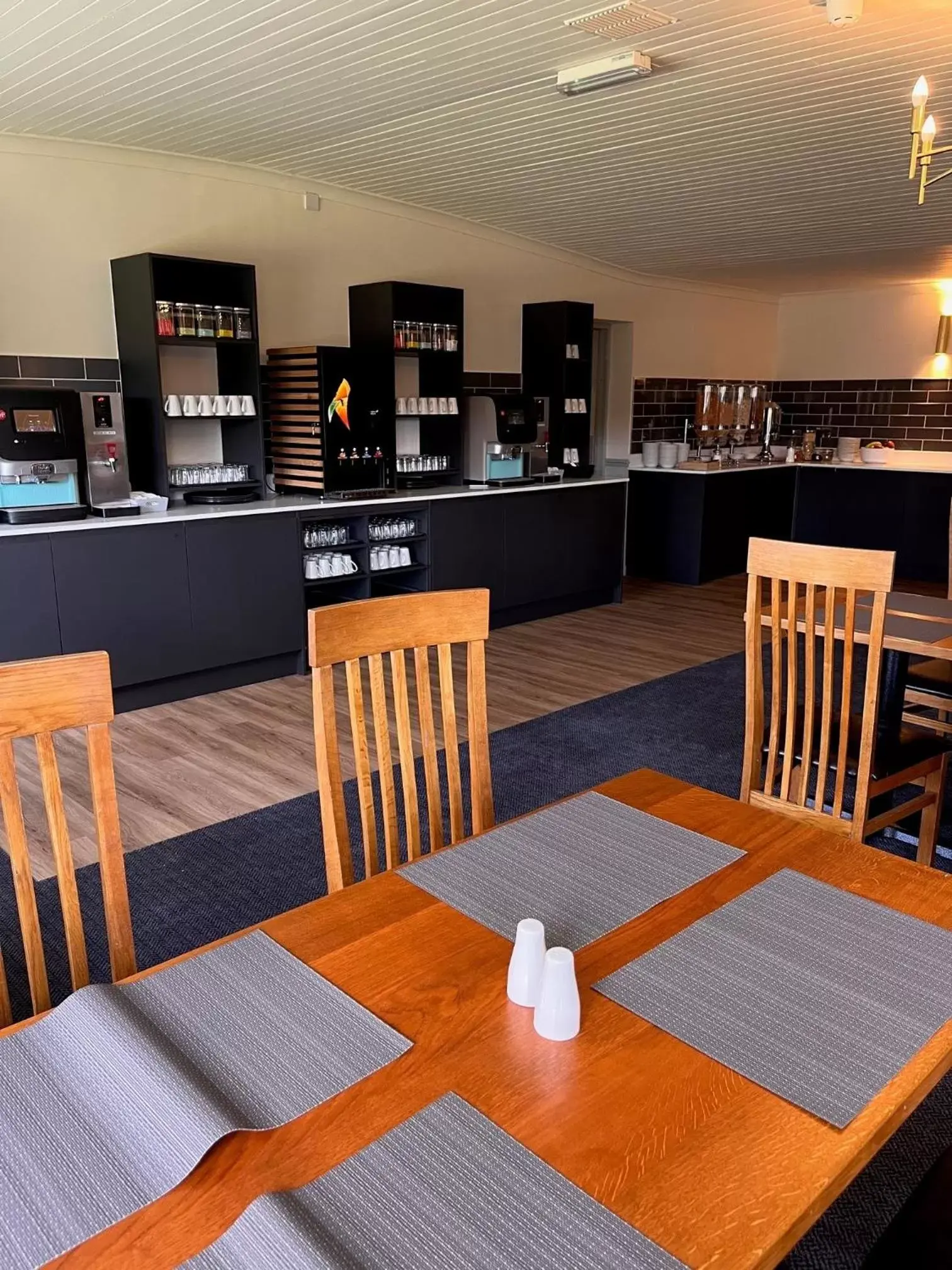 Breakfast, Restaurant/Places to Eat in Beaufort Park Hotel