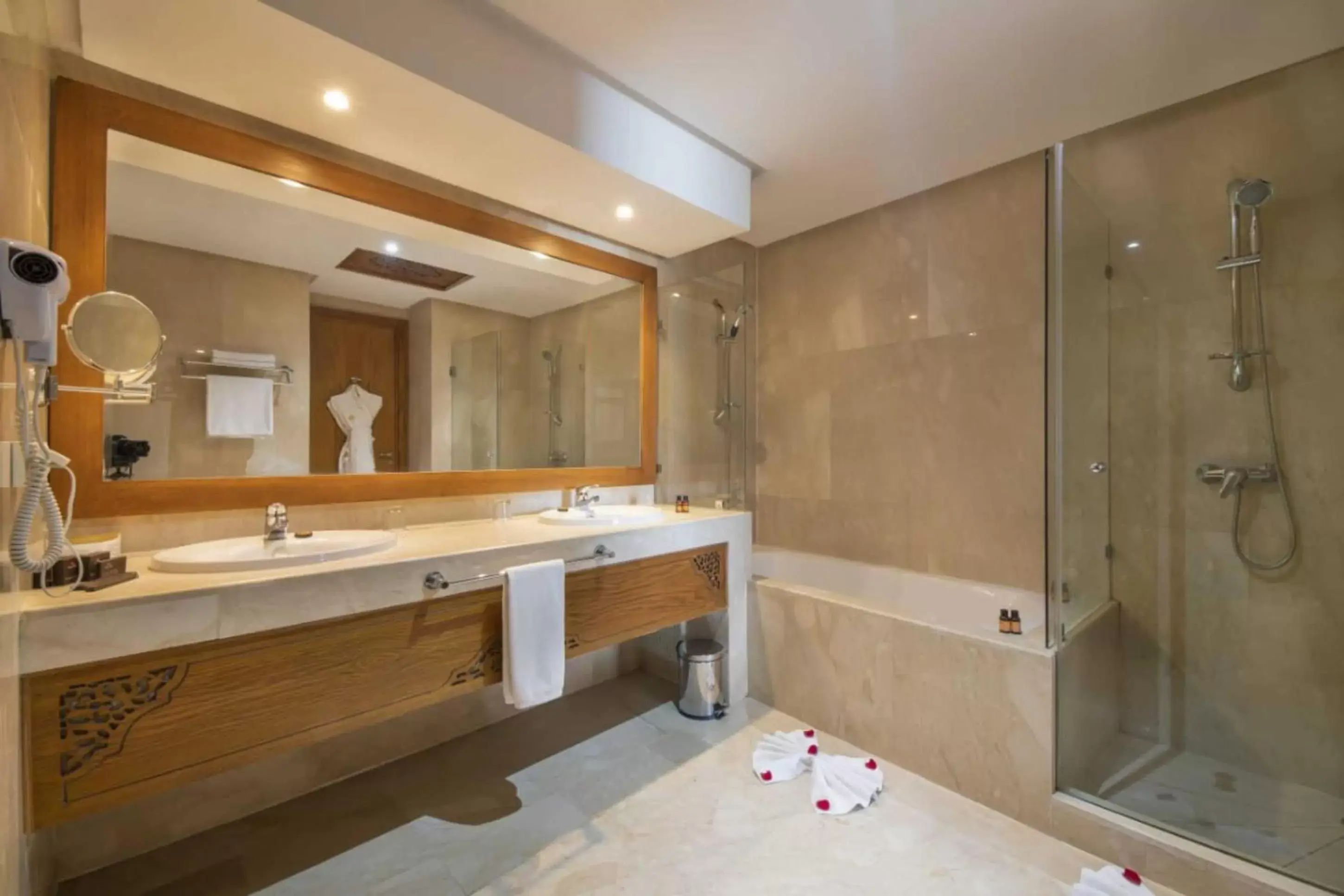 Shower, Bathroom in Grand Mogador Sea View & Spa