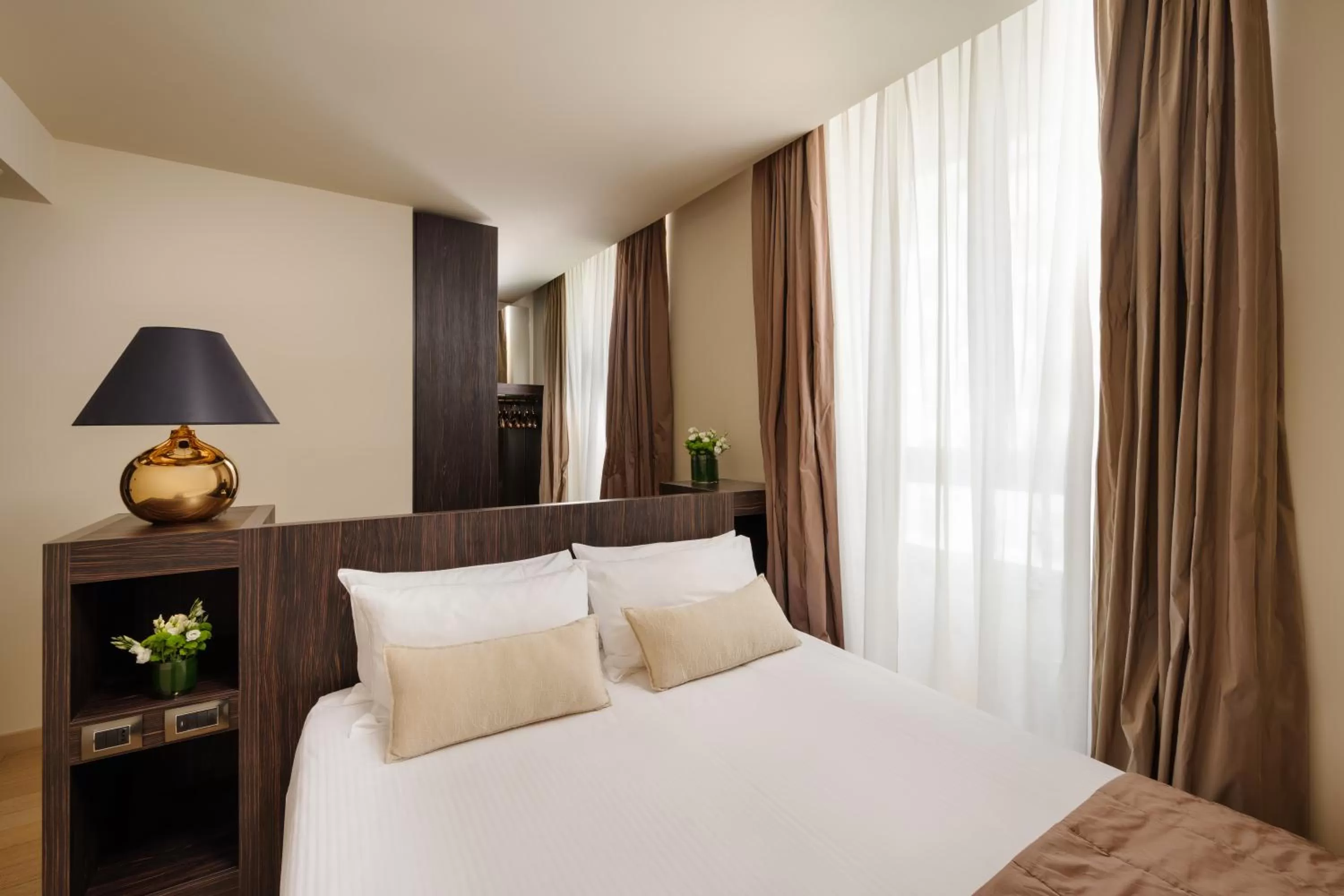 Bed in Hotel The Square Milano Duomo - Preferred Hotels & Resorts