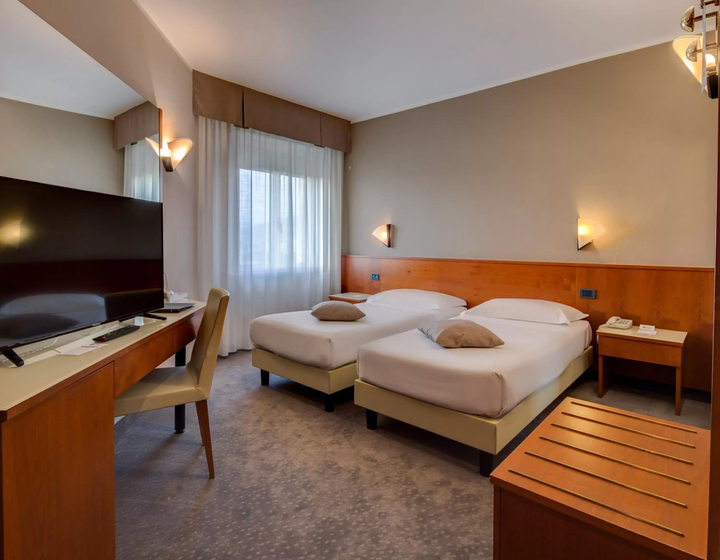 Photo of the whole room, Bed in Best Western Hotel Turismo