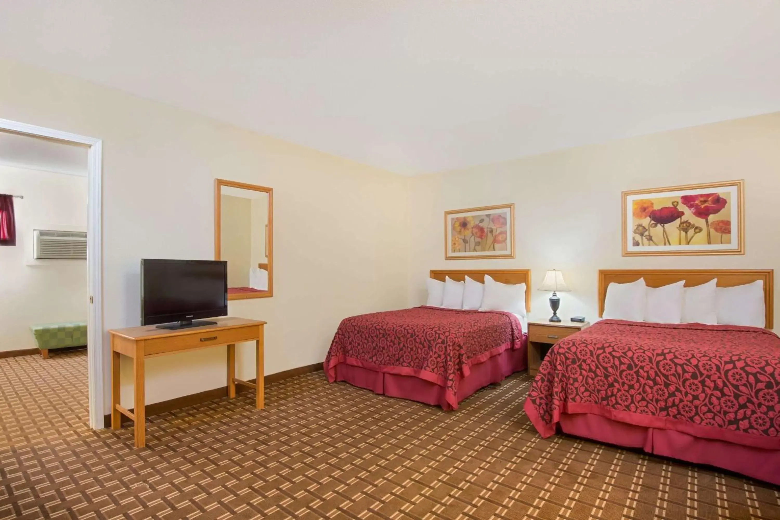 Photo of the whole room, Bed in Days Inn by Wyndham Fremont